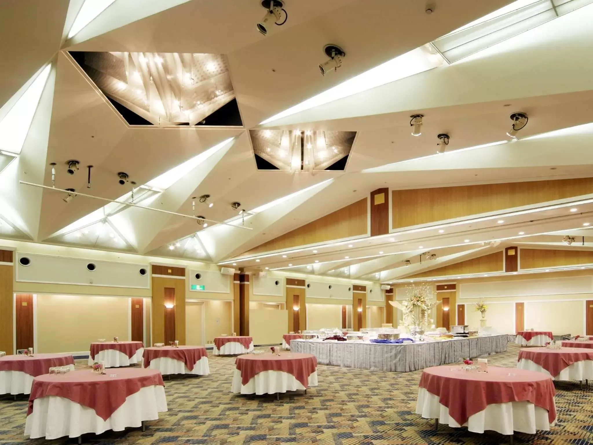 Banquet/Function facilities, Restaurant/Places to Eat in Hotel Crown Palais Kitakyushu