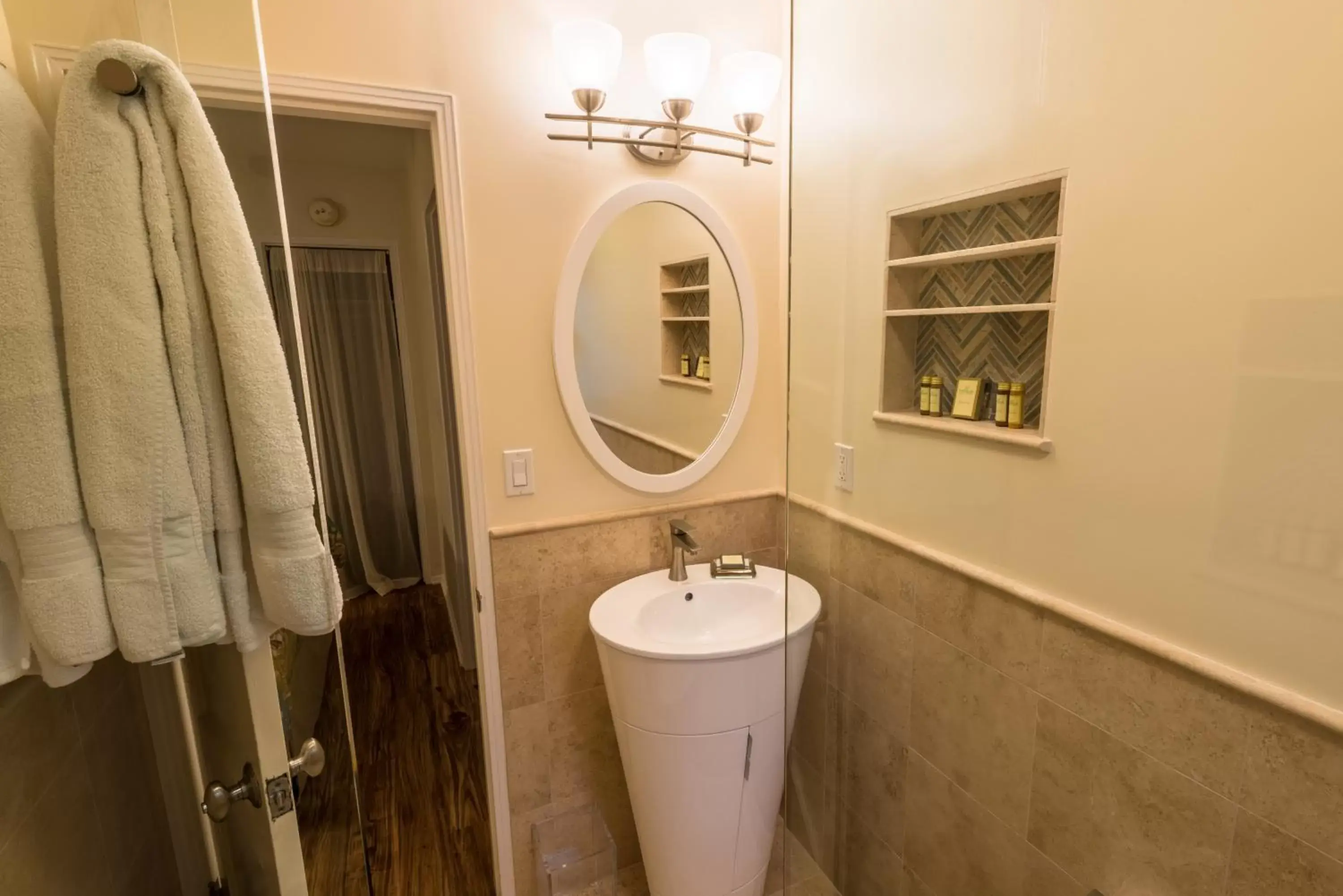 Bathroom in Harbor House Inn