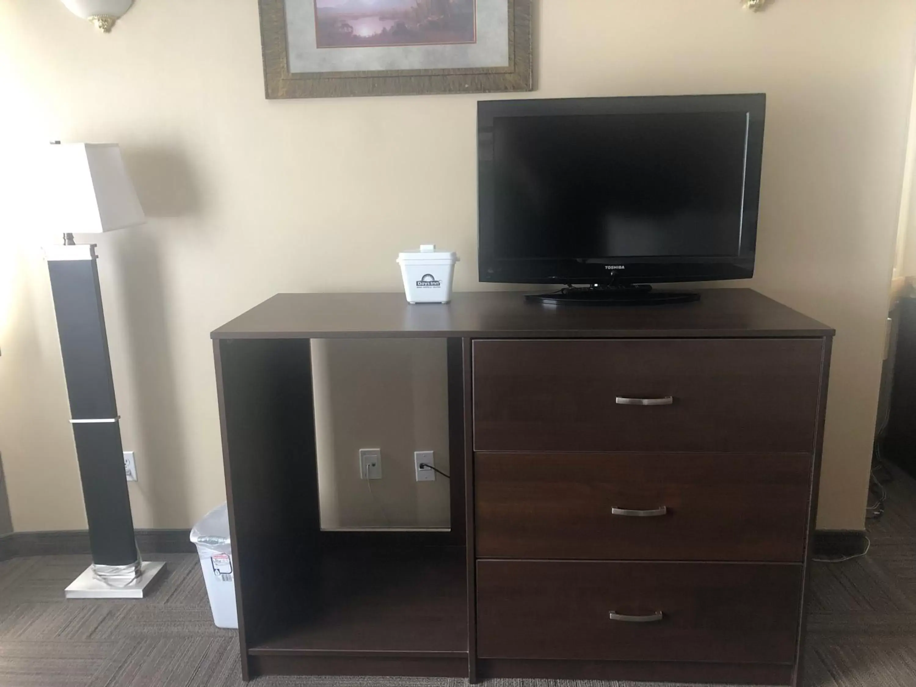 TV and multimedia, TV/Entertainment Center in Days Inn by Wyndham Hinton