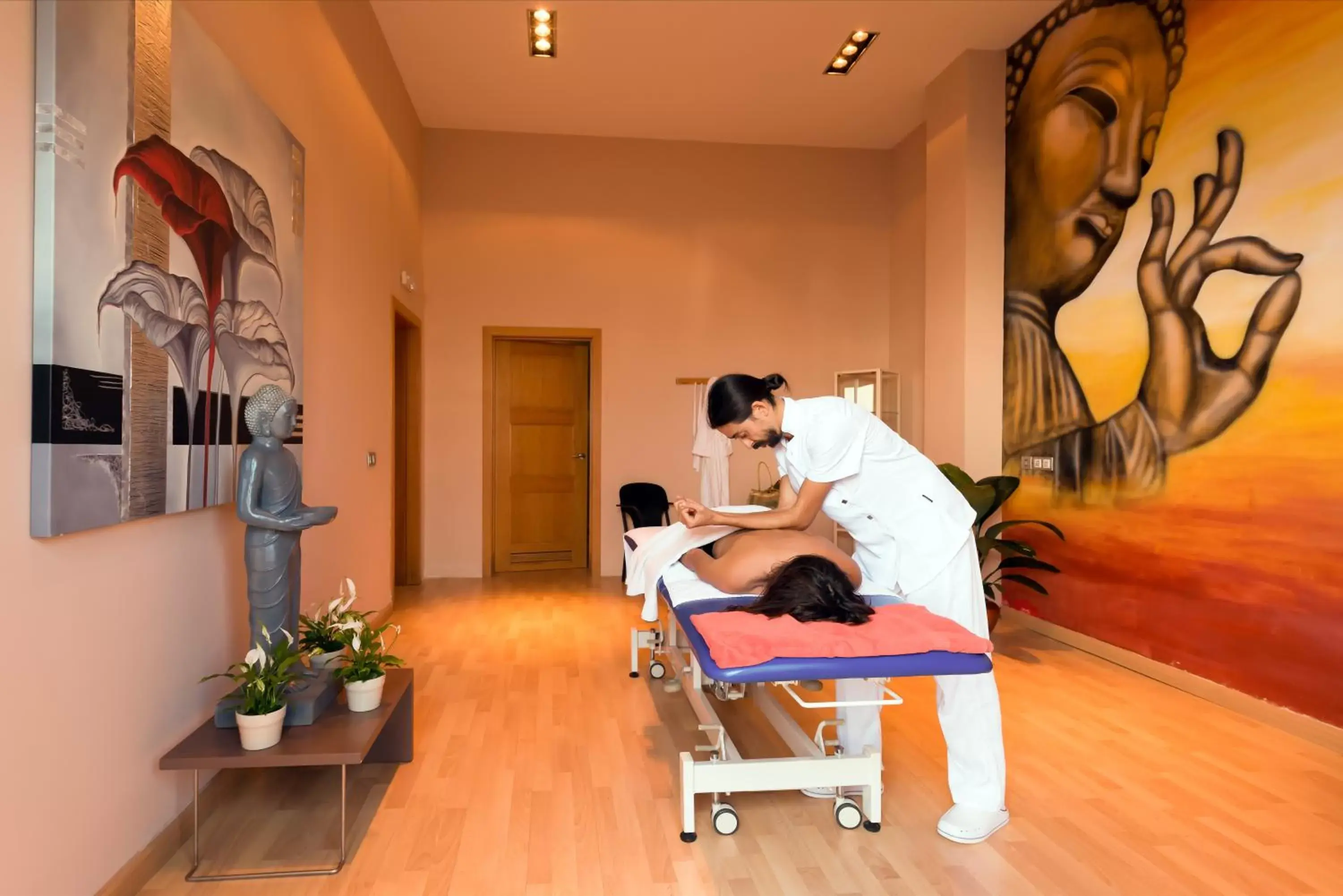 Massage in Luz Del Mar