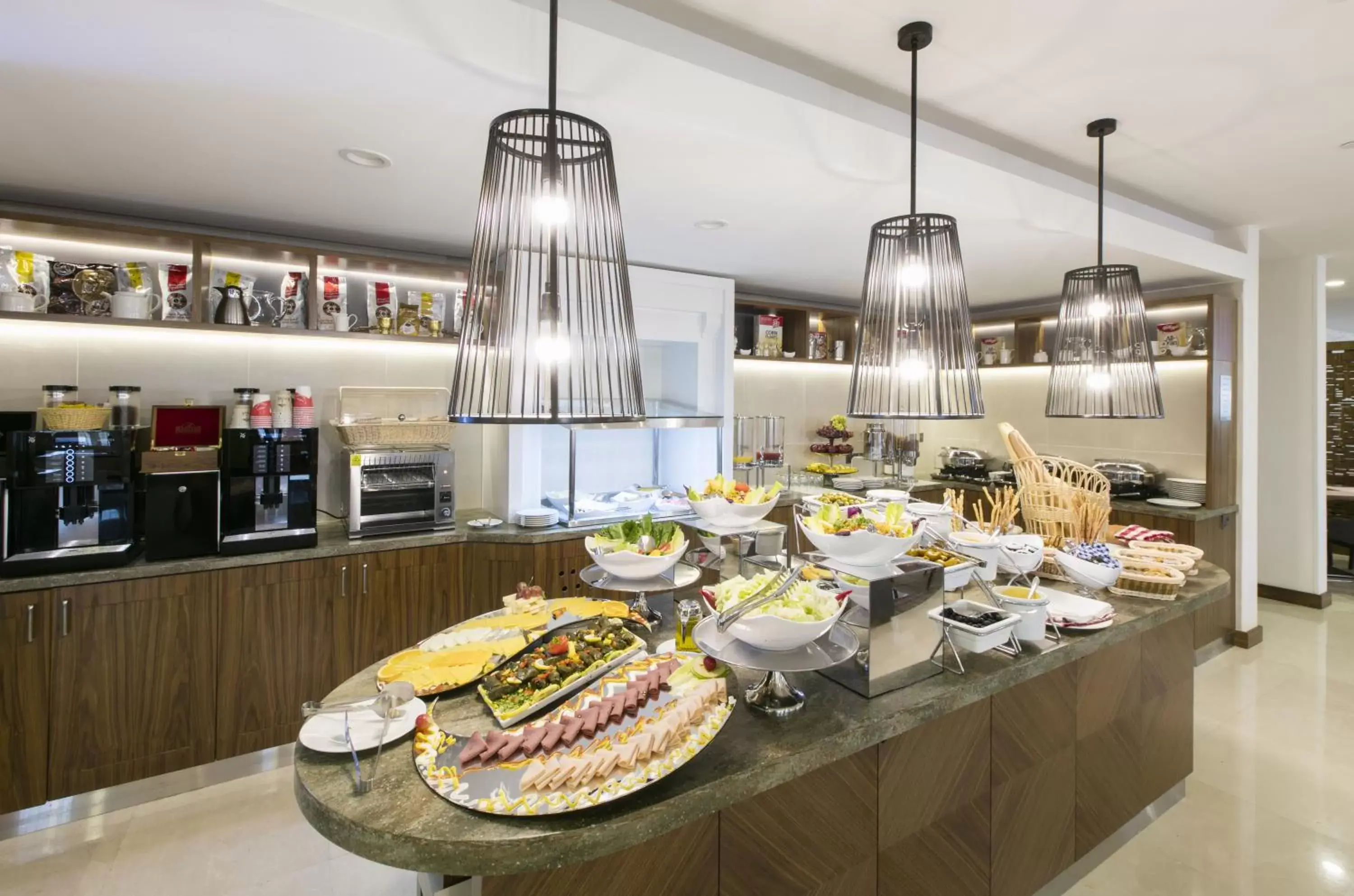 Restaurant/places to eat in Alandalus Mall Hotel - Jeddah