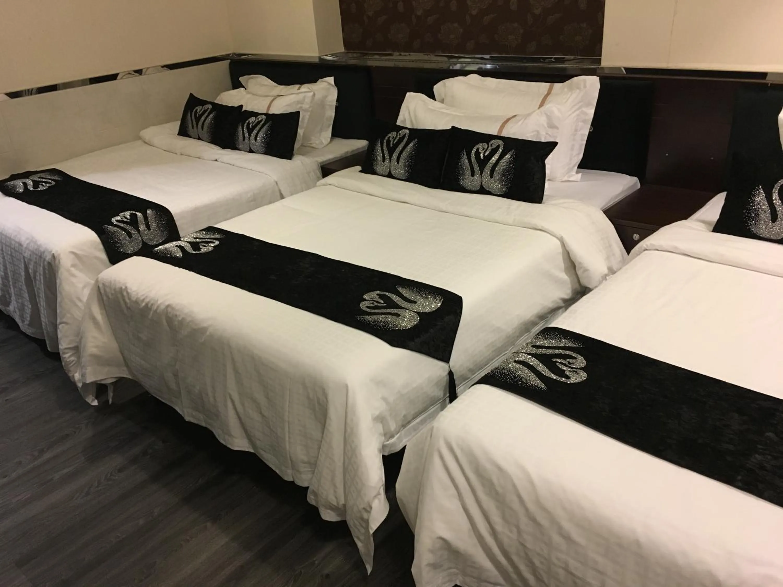 Bed in Seasons Hotel - Causeway Bay