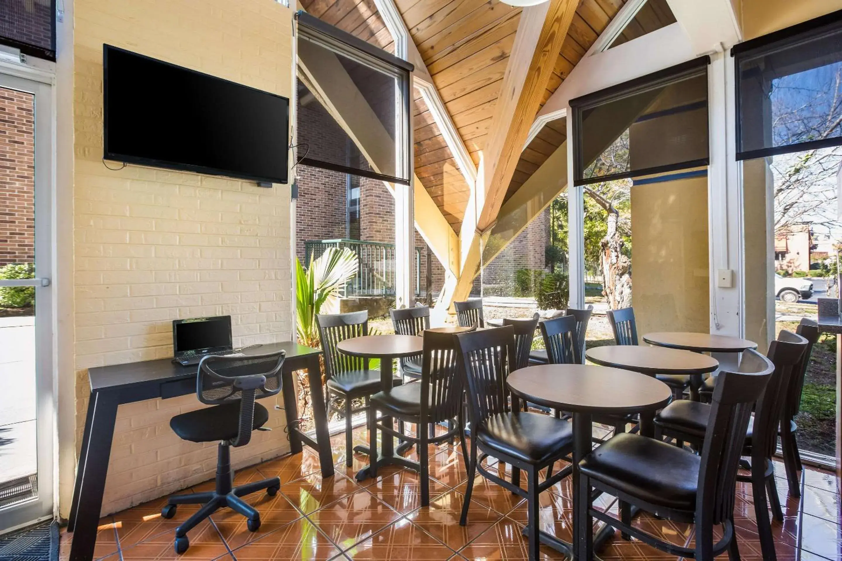 Restaurant/places to eat in Super 8 by Wyndham Macon GA Restaurant/places to eat in Super 8 by Wyndham Macon GA