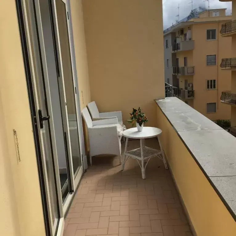 Garden view, Balcony/Terrace in Sorrento Penthouse Suites