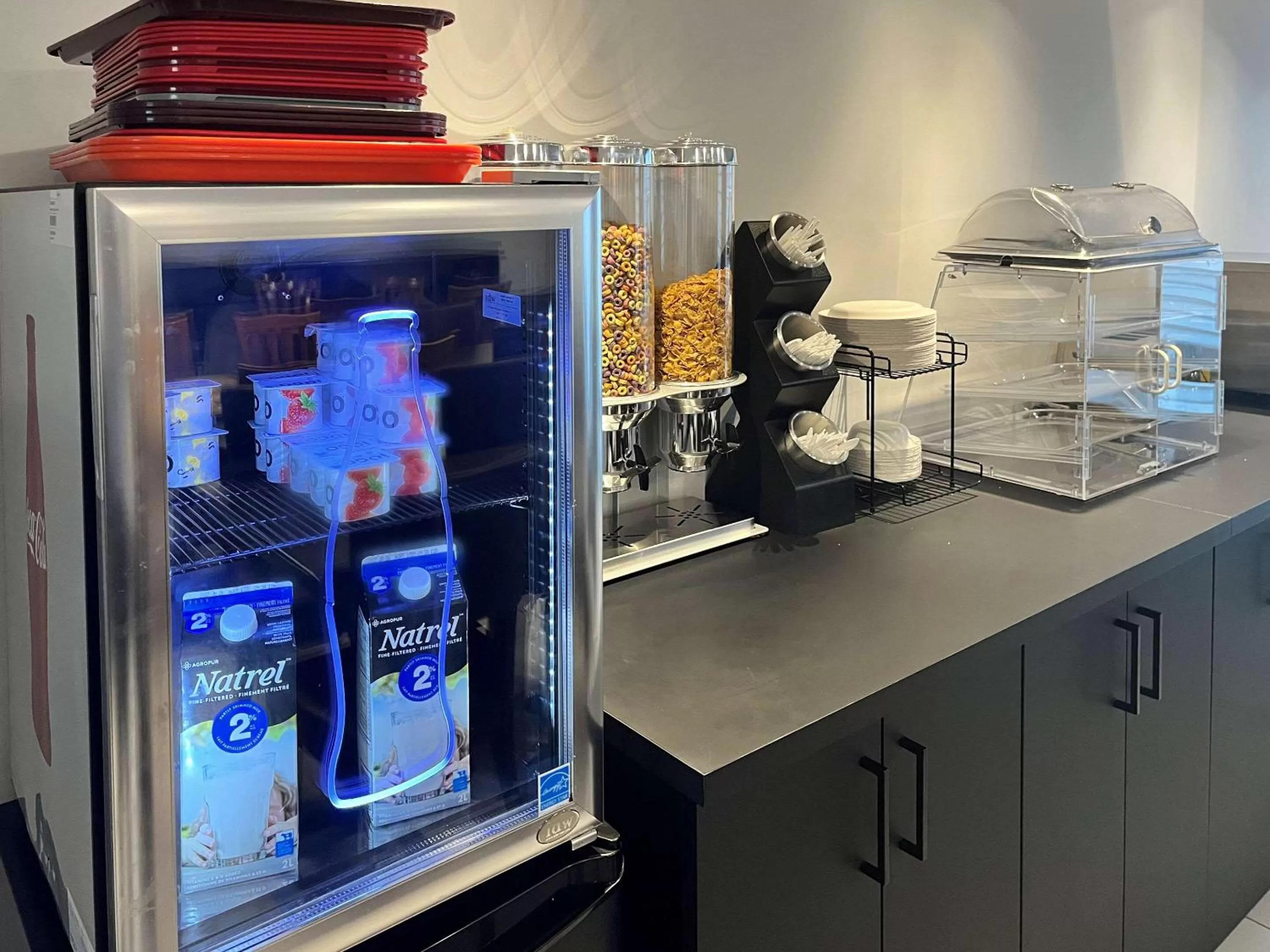 Breakfast in Econo Lodge Airport Quebec