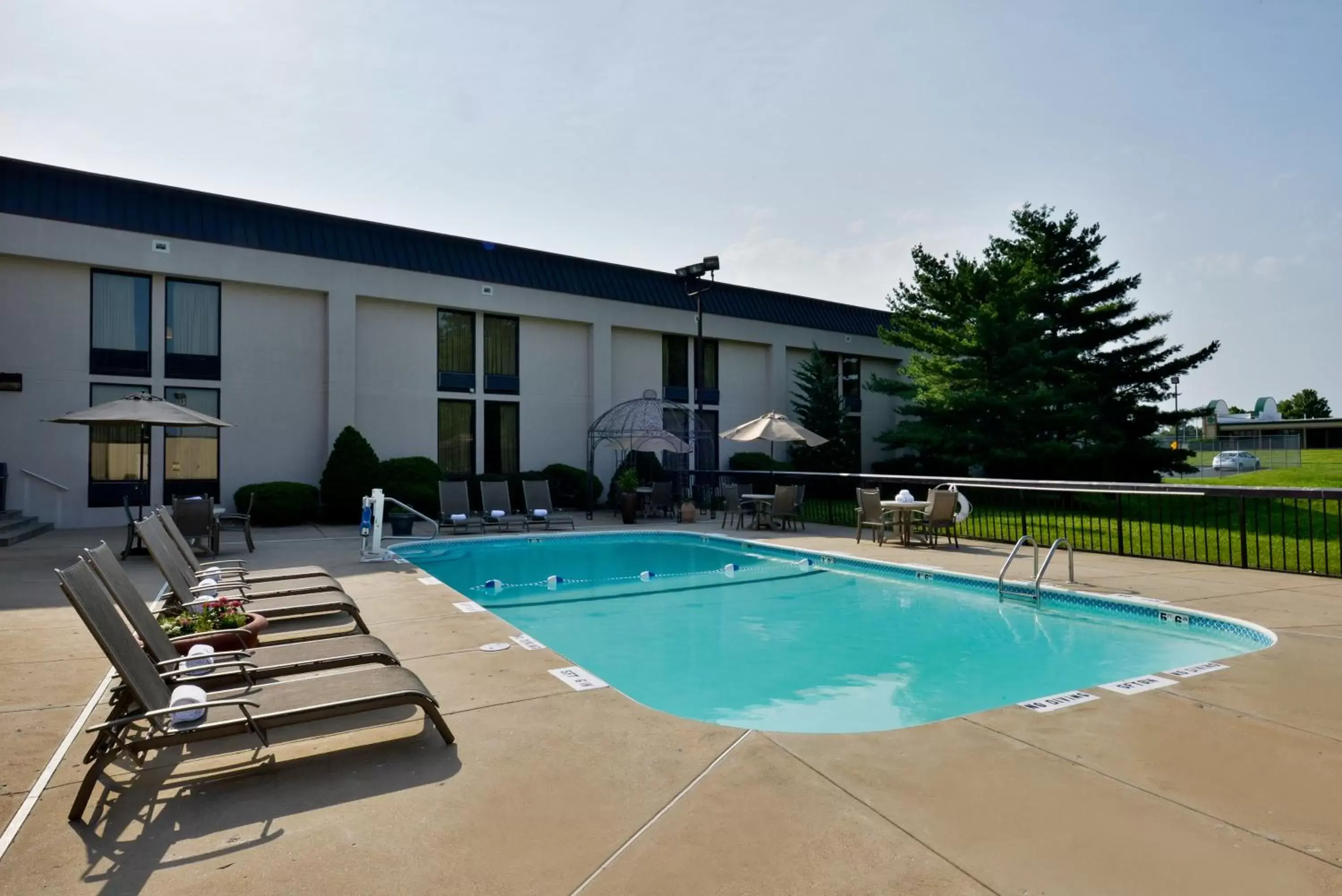 Swimming Pool in Greenstay Hotel & Suites Central