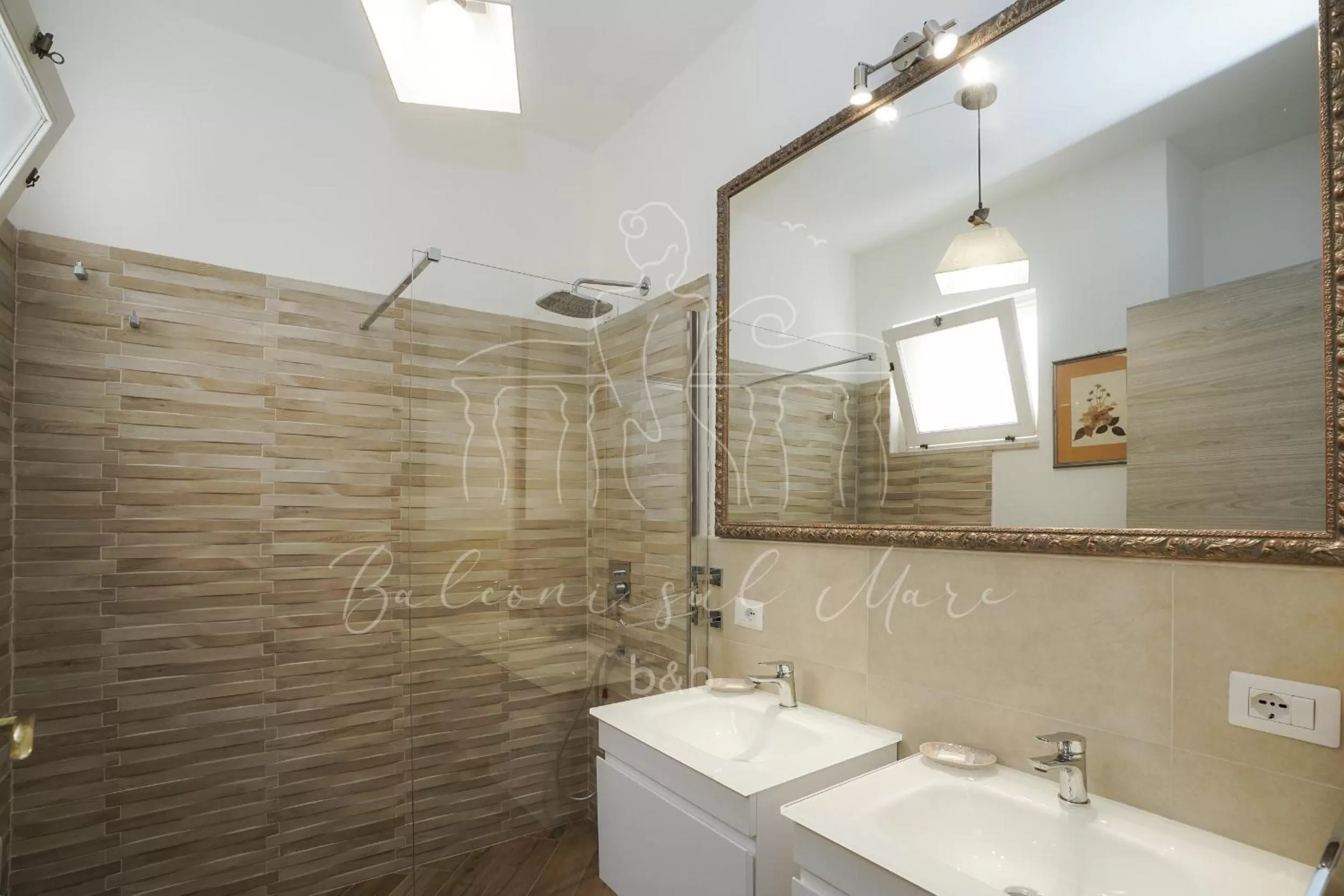 Shower, Bathroom in Balconi sul mare