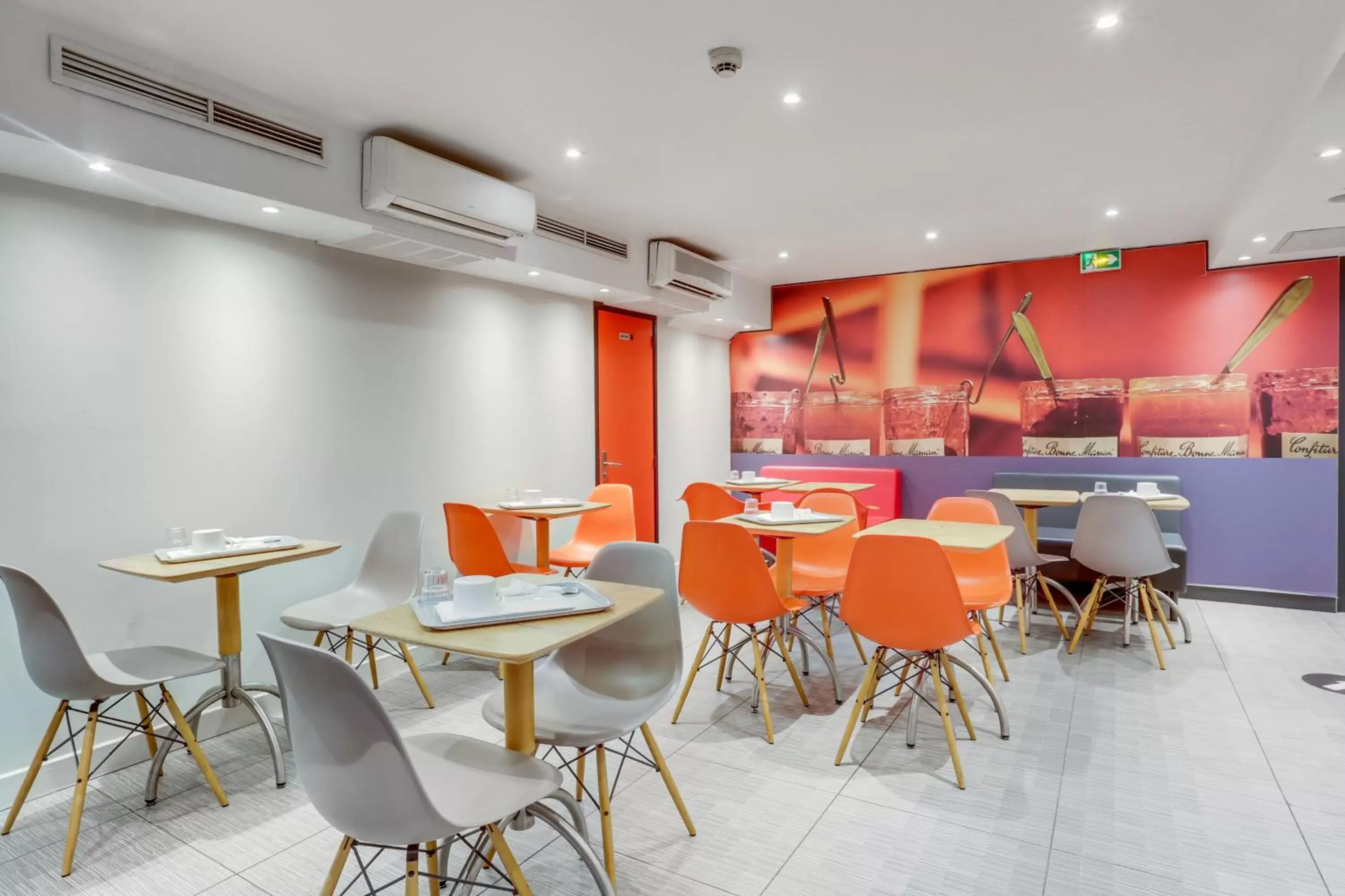 Seating area, Restaurant/Places to Eat in ibis Daumesnil Porte Doree