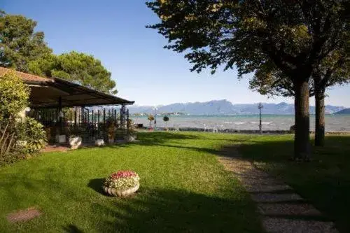 View (from property/room), Garden in Hotel Lugana Parco Al Lago
