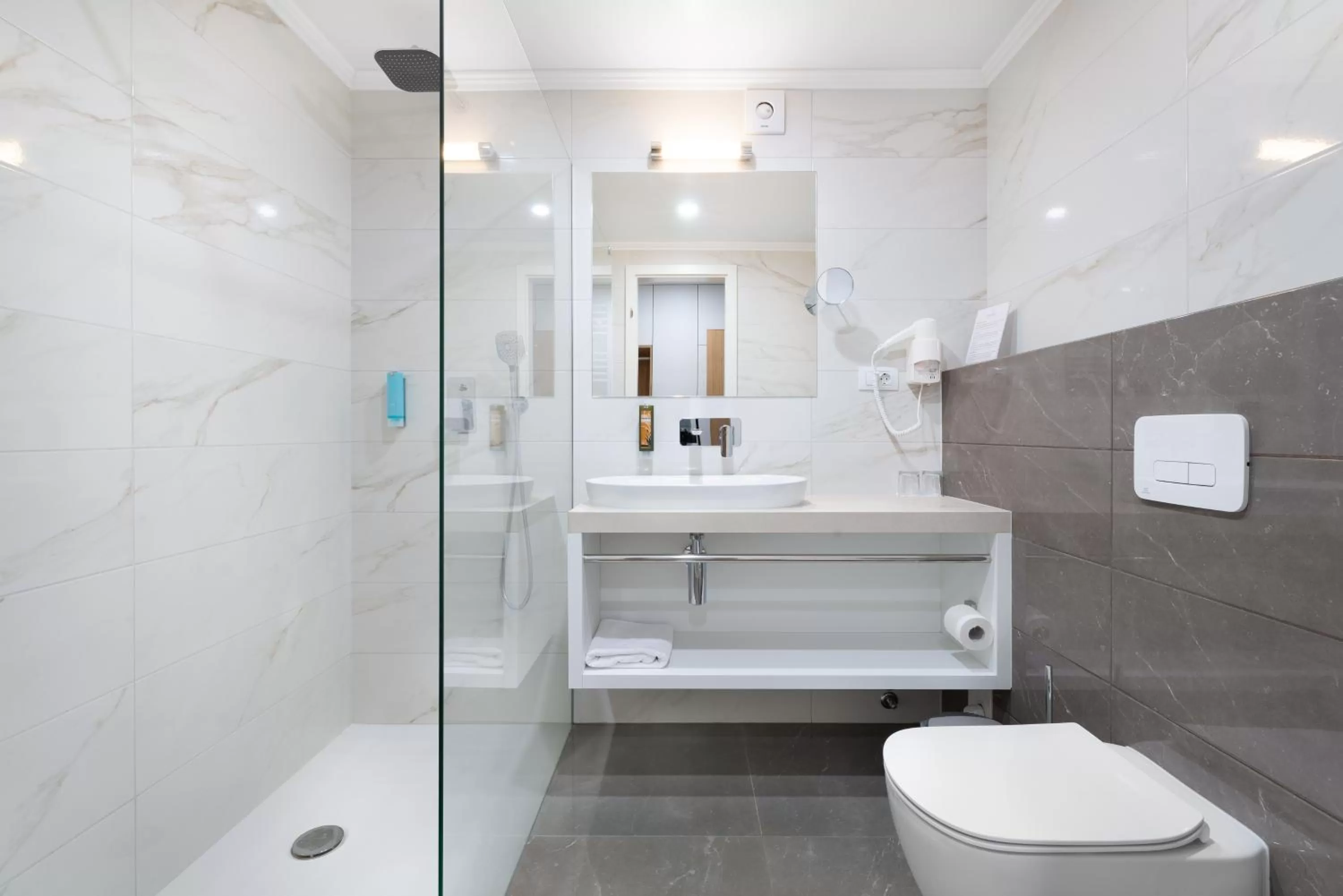 Shower in Hotel Dvorec