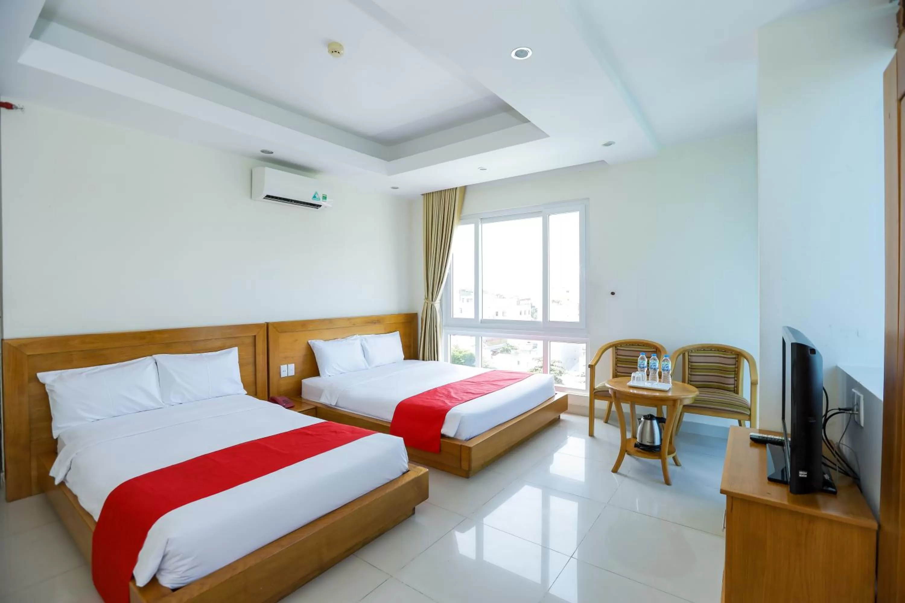 Photo of the whole room, Bed in CAROLINE SEA HOTEL