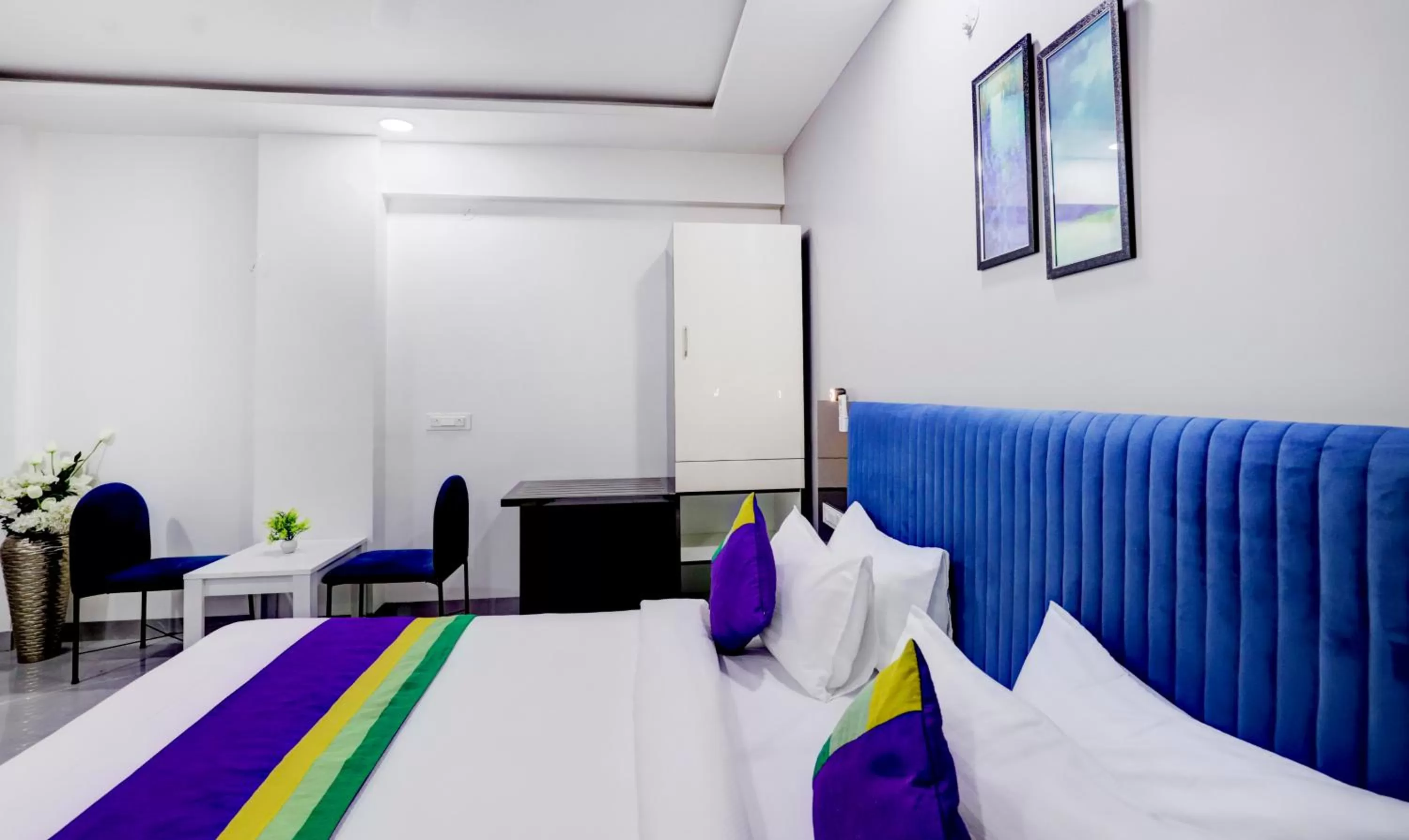 Bedroom, Bed in Treebo Finesta Suites, Nagpur Airport