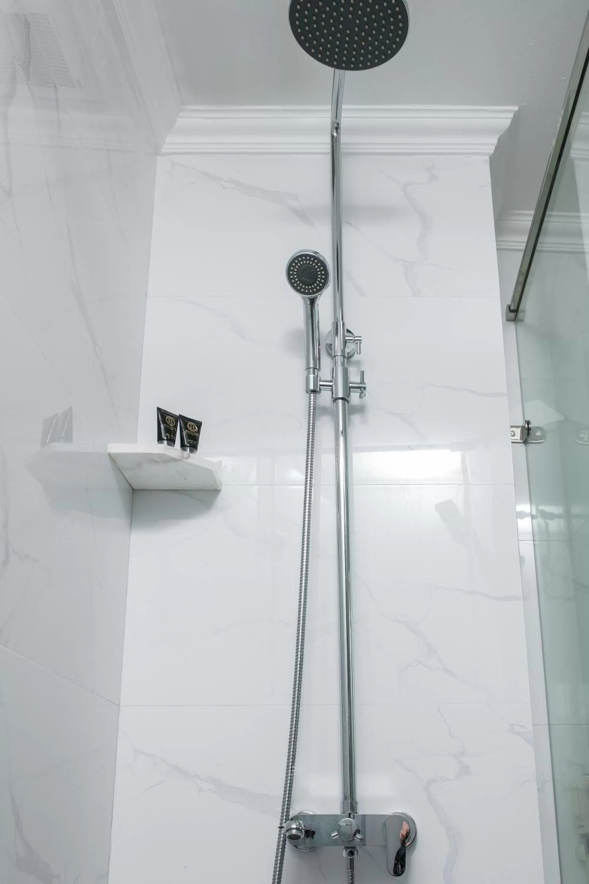 Bathroom in Halais Hotel