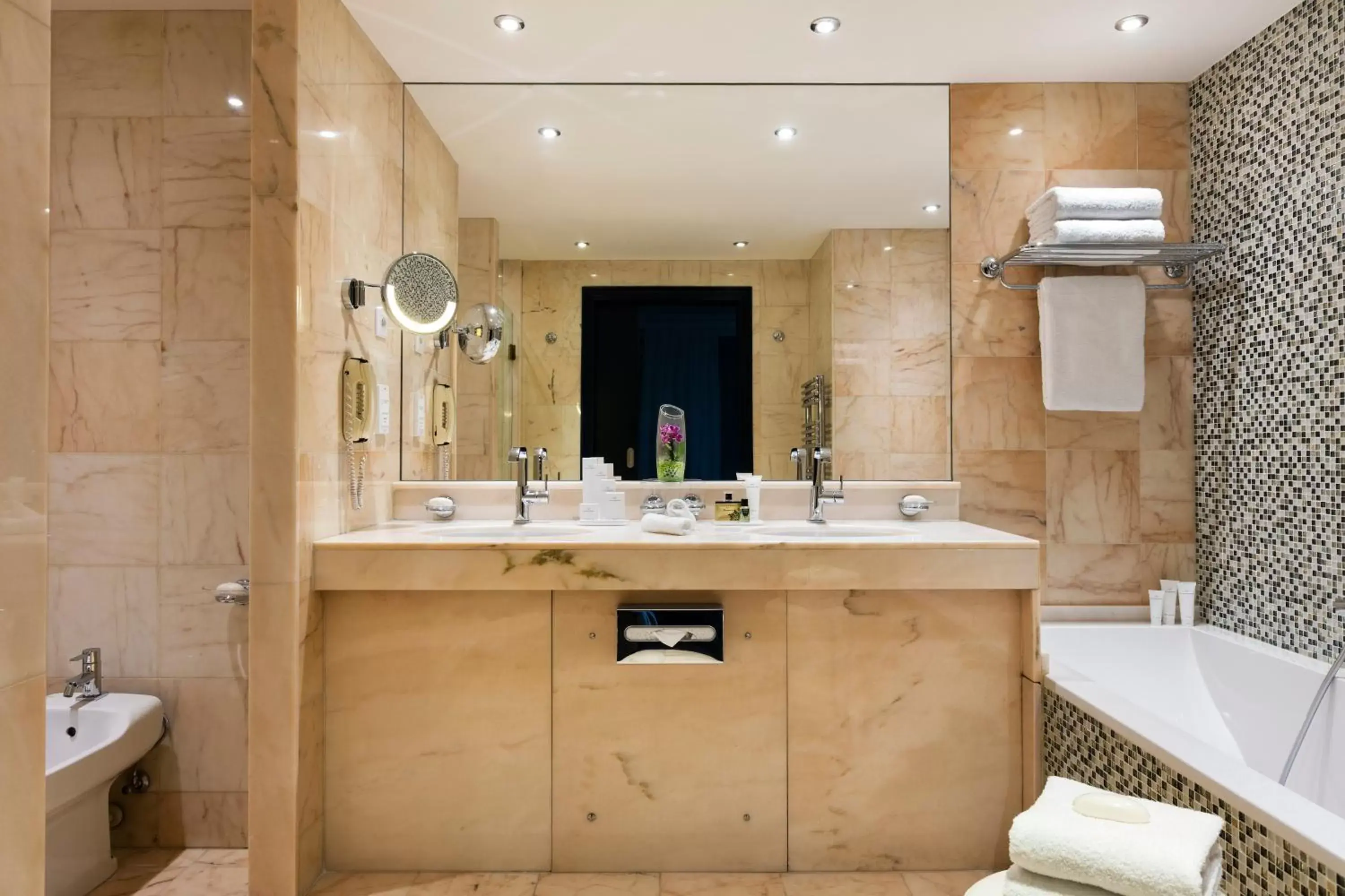 Bathroom in Hôtel Barrière Le Majestic Cannes
