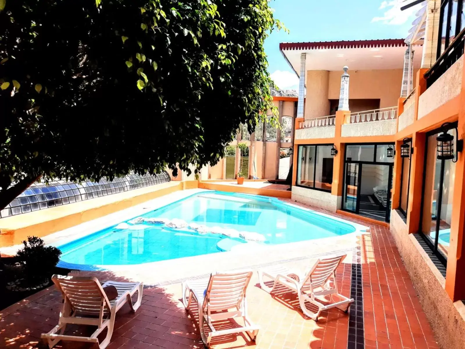 Swimming Pool in Hotel Paseo de la Presa