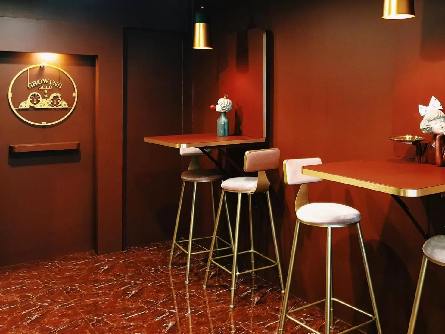 Lounge or bar in Golden House