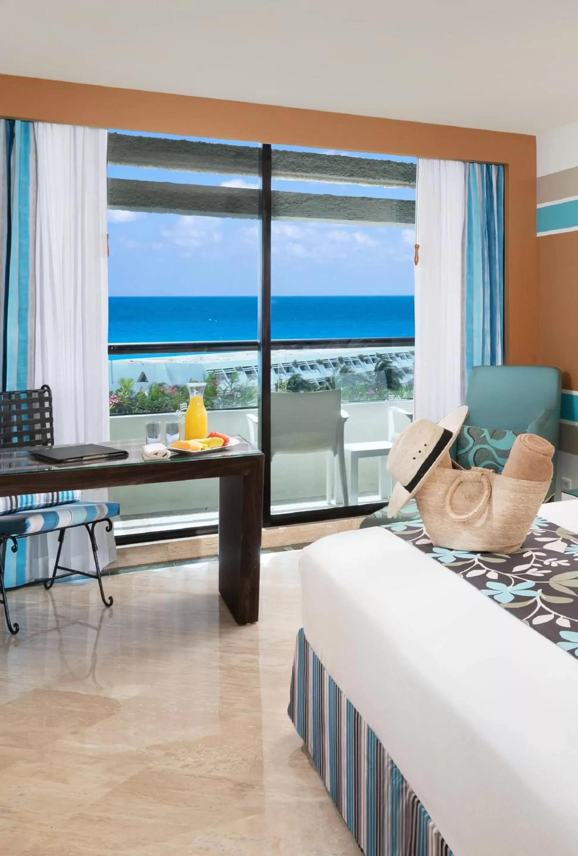 Bedroom in The Pyramid Cancun - All Inclusive