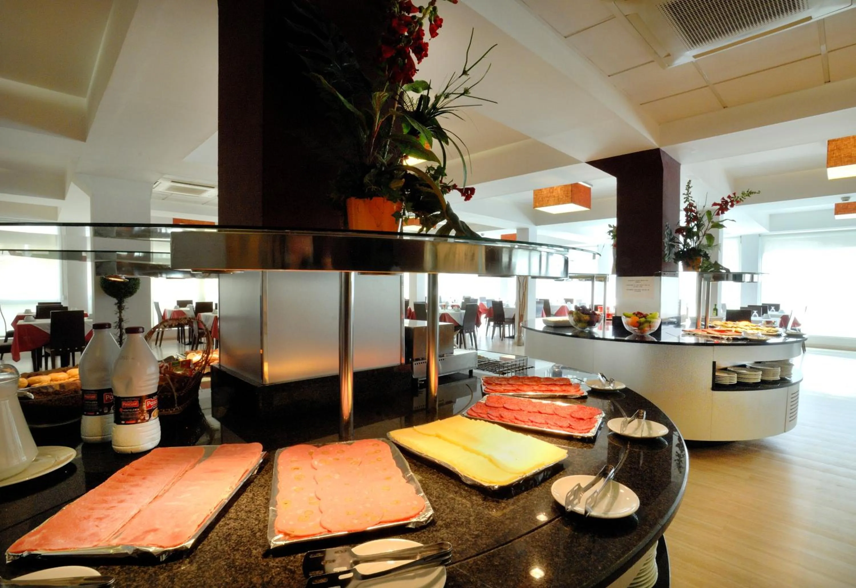 Restaurant/places to eat in Hotel President