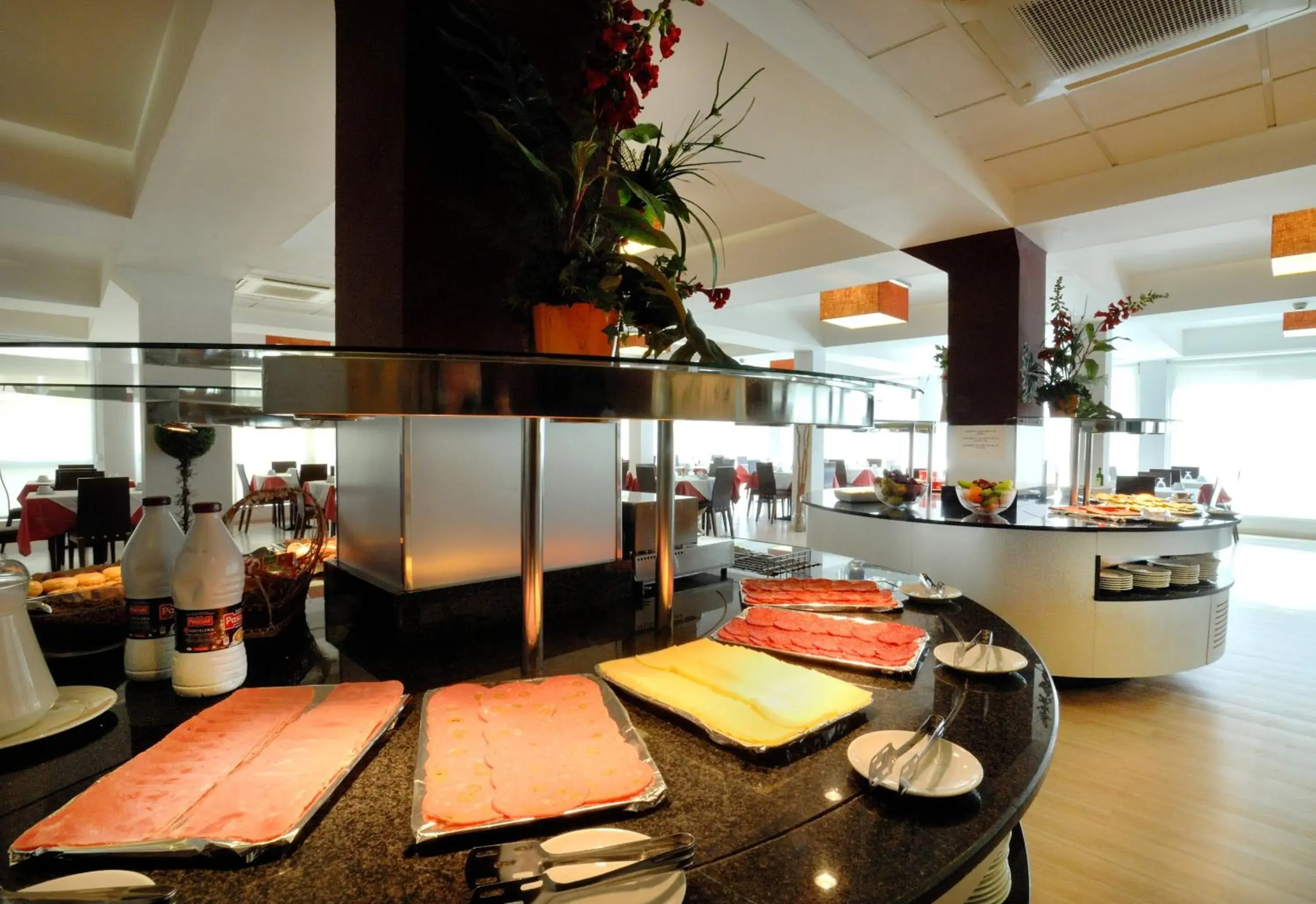 Restaurant/places to eat in Hotel President Restaurant/places to eat in Hotel President