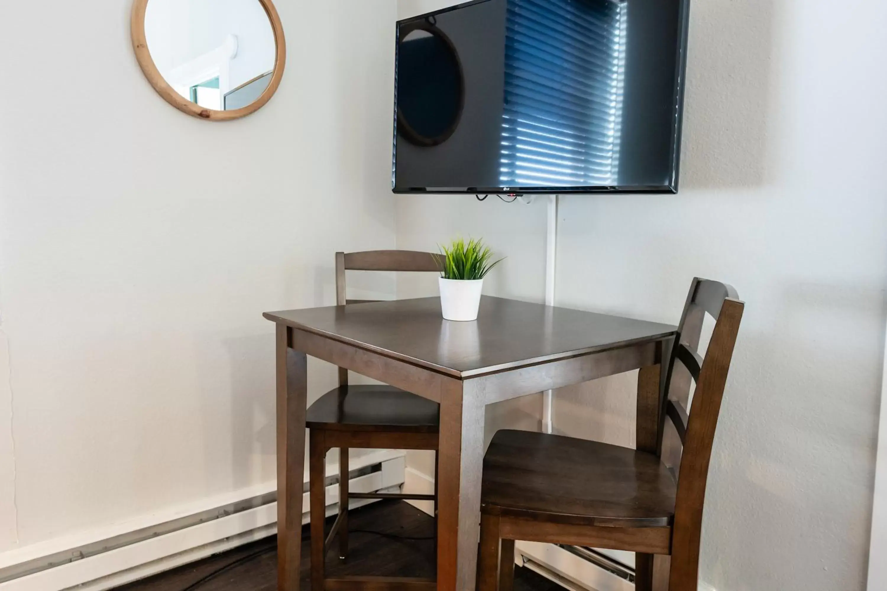 Living room, Dining Area in Kasa The Oxford Apartments Seattle