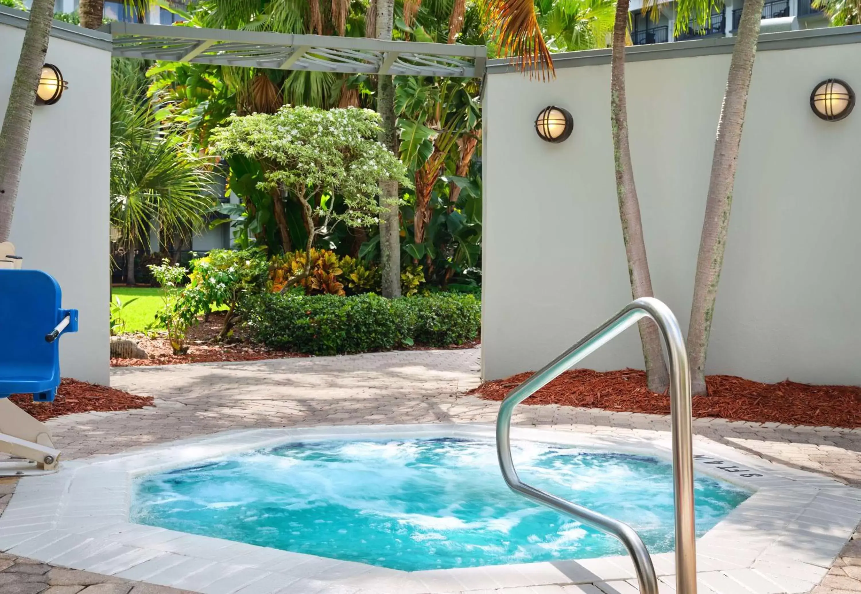 Sports, Swimming Pool in DoubleTree by Hilton Palm Beach Gardens