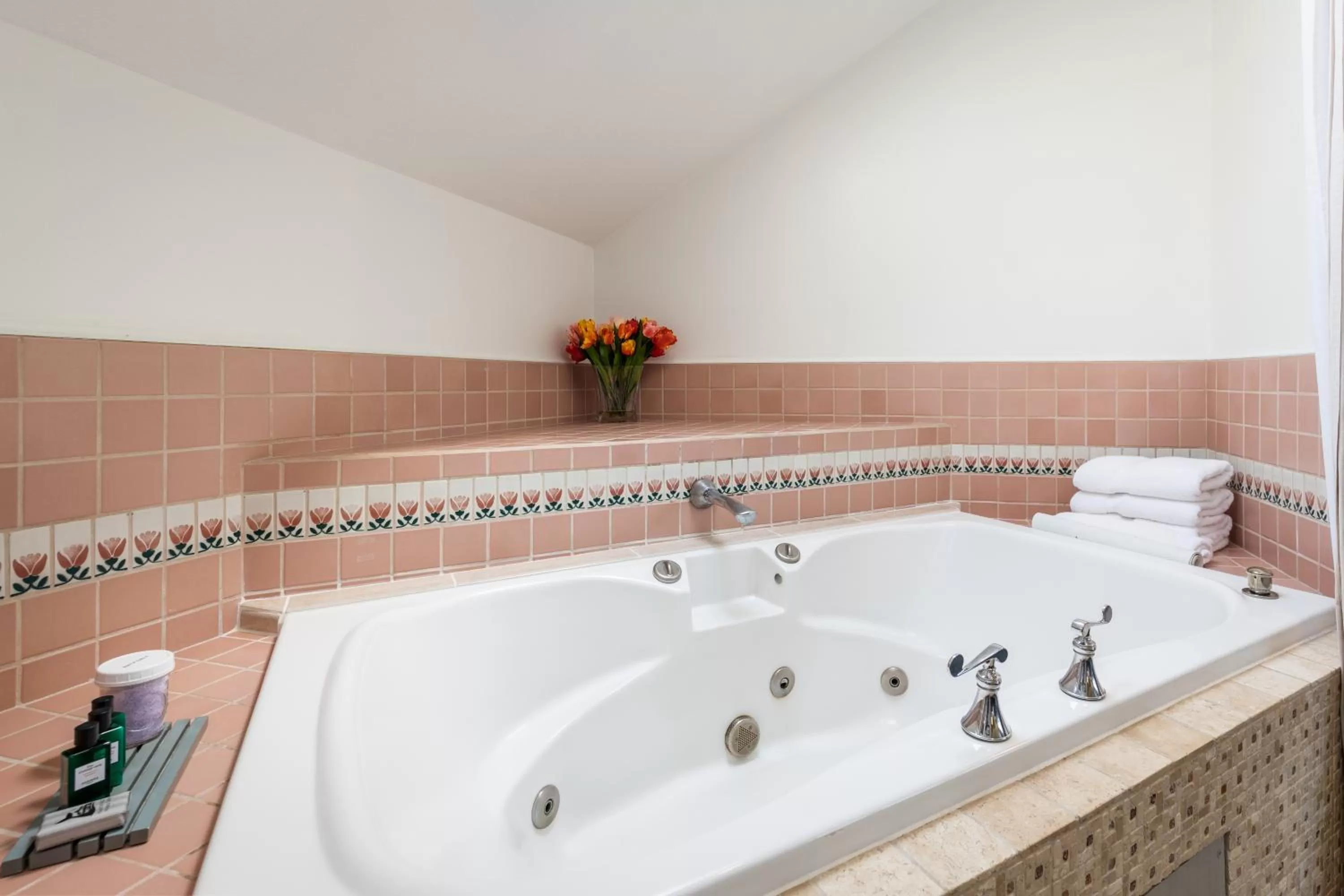 Nantucket Whale Inn, Half Moon Bay