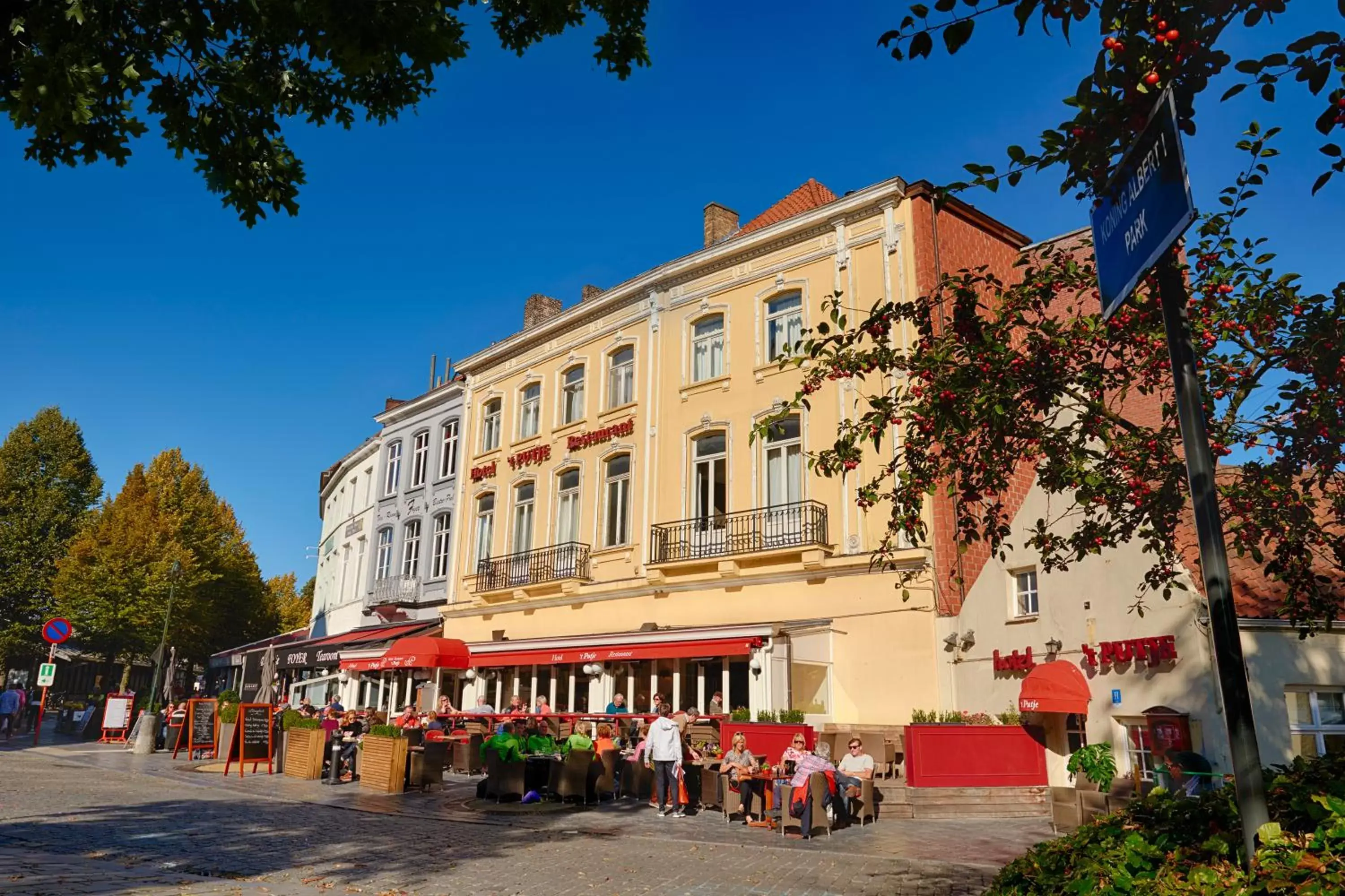 Facade/entrance, Property Building in Hotel 't Putje