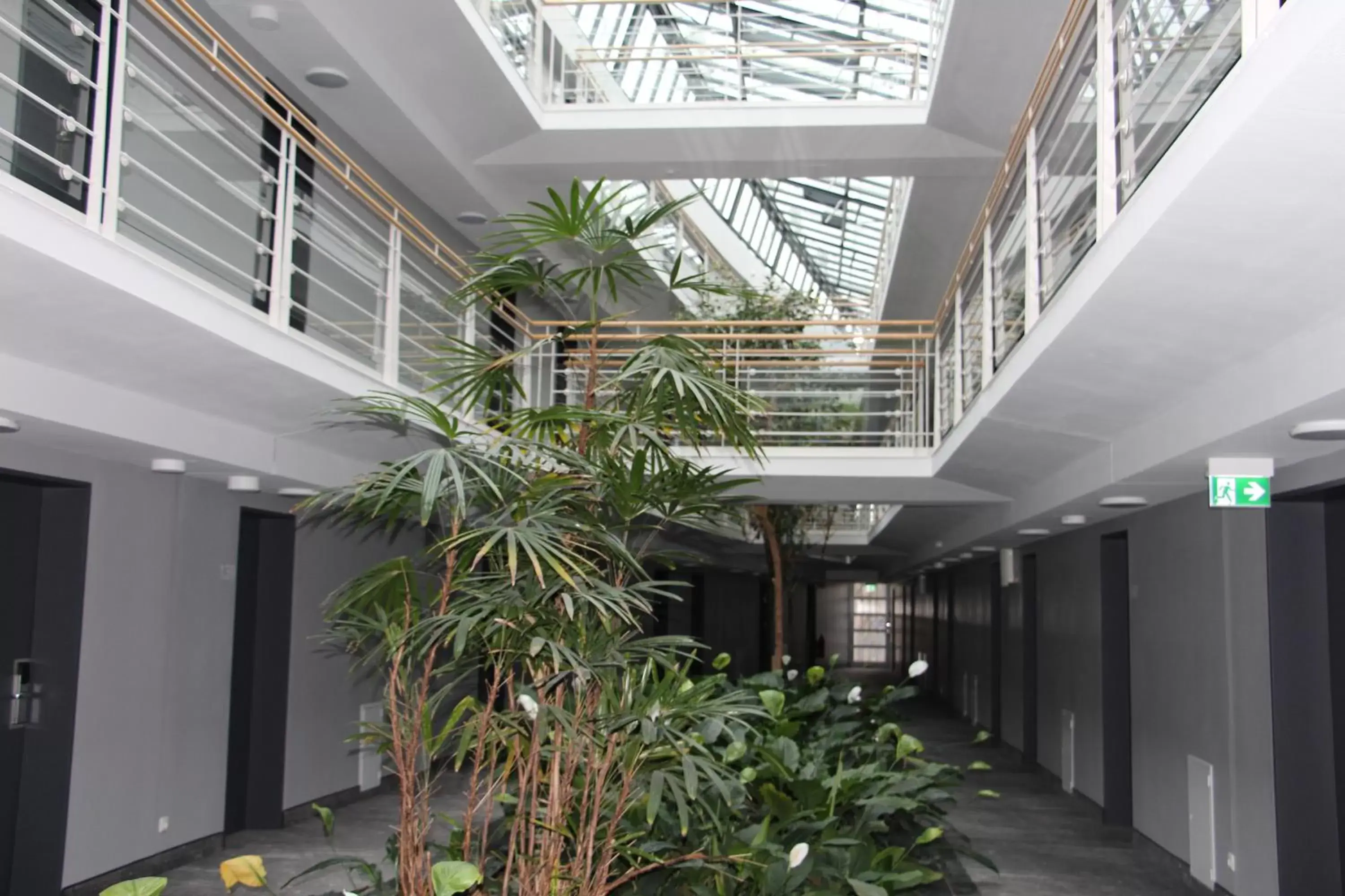 Patio, Lobby/Reception in SCOTTY & PAUL Hotel Deggendorf