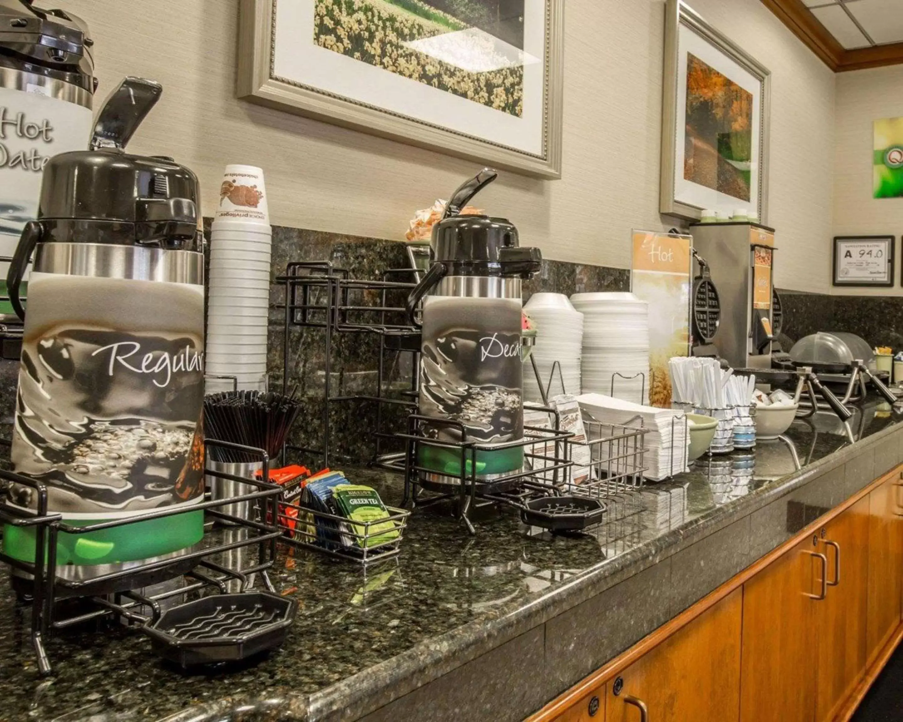 Restaurant/places to eat in Quality Inn & Suites Biltmore East Restaurant/places to eat in Quality Inn & Suites Biltmore East