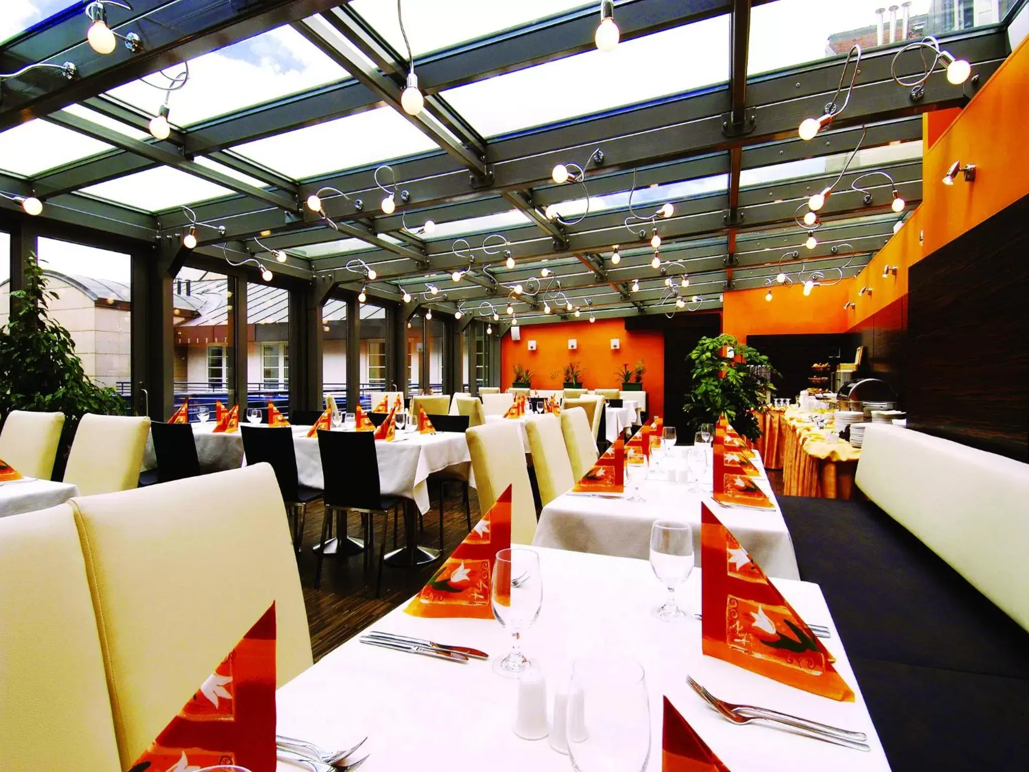 Restaurant/Places to Eat in EA Hotel Crystal Palace