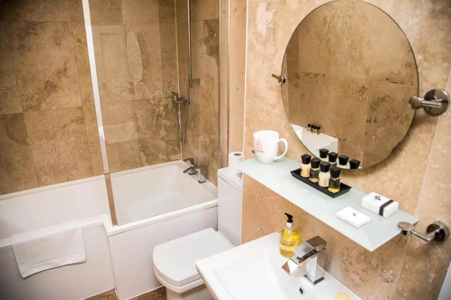 Bathroom in The Hugo - Hotel Concept Canterbury