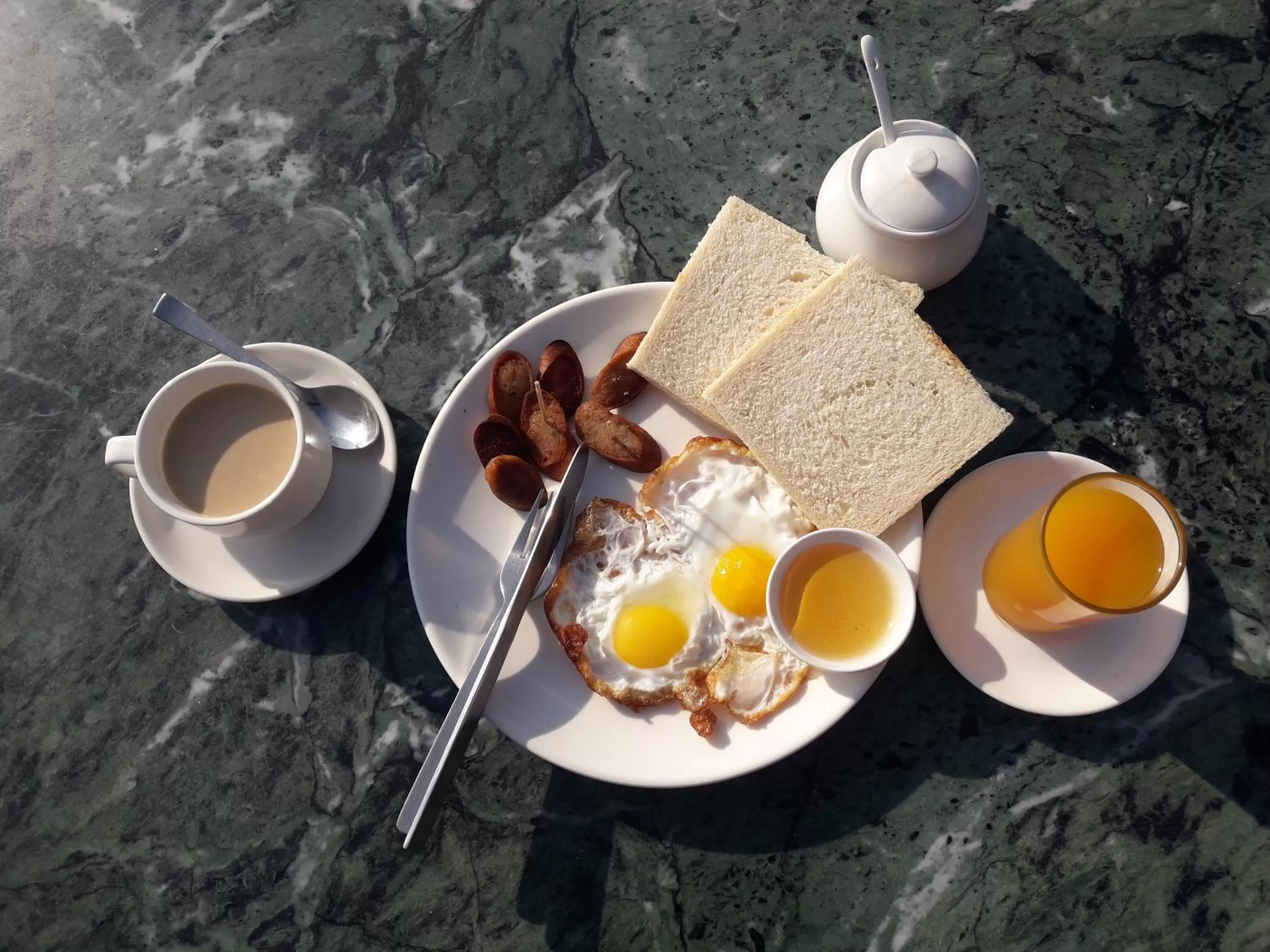 Food and drinks in Hotel Family Home