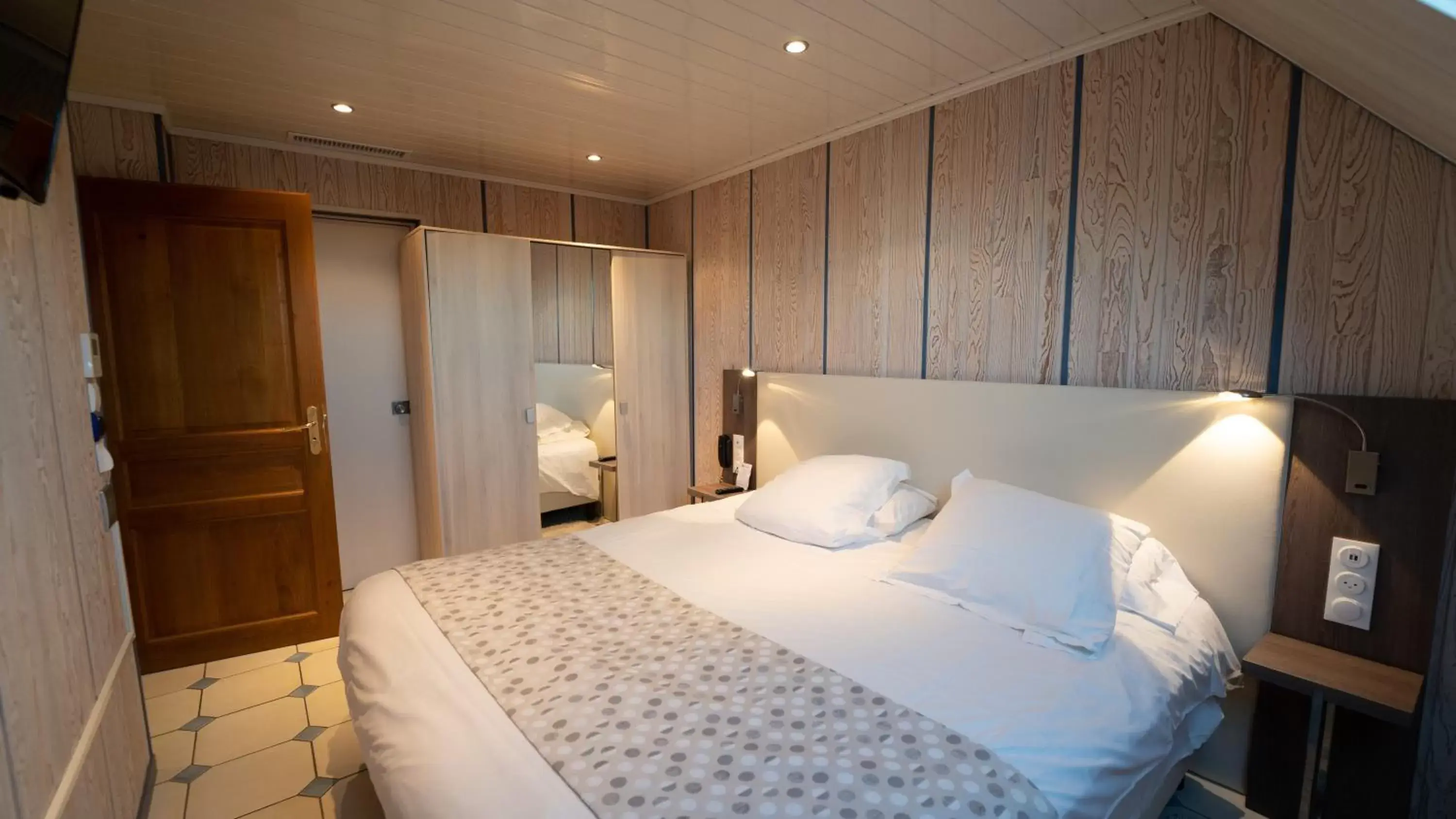 Bedroom, Bed in Best Western Hotel Ile de France