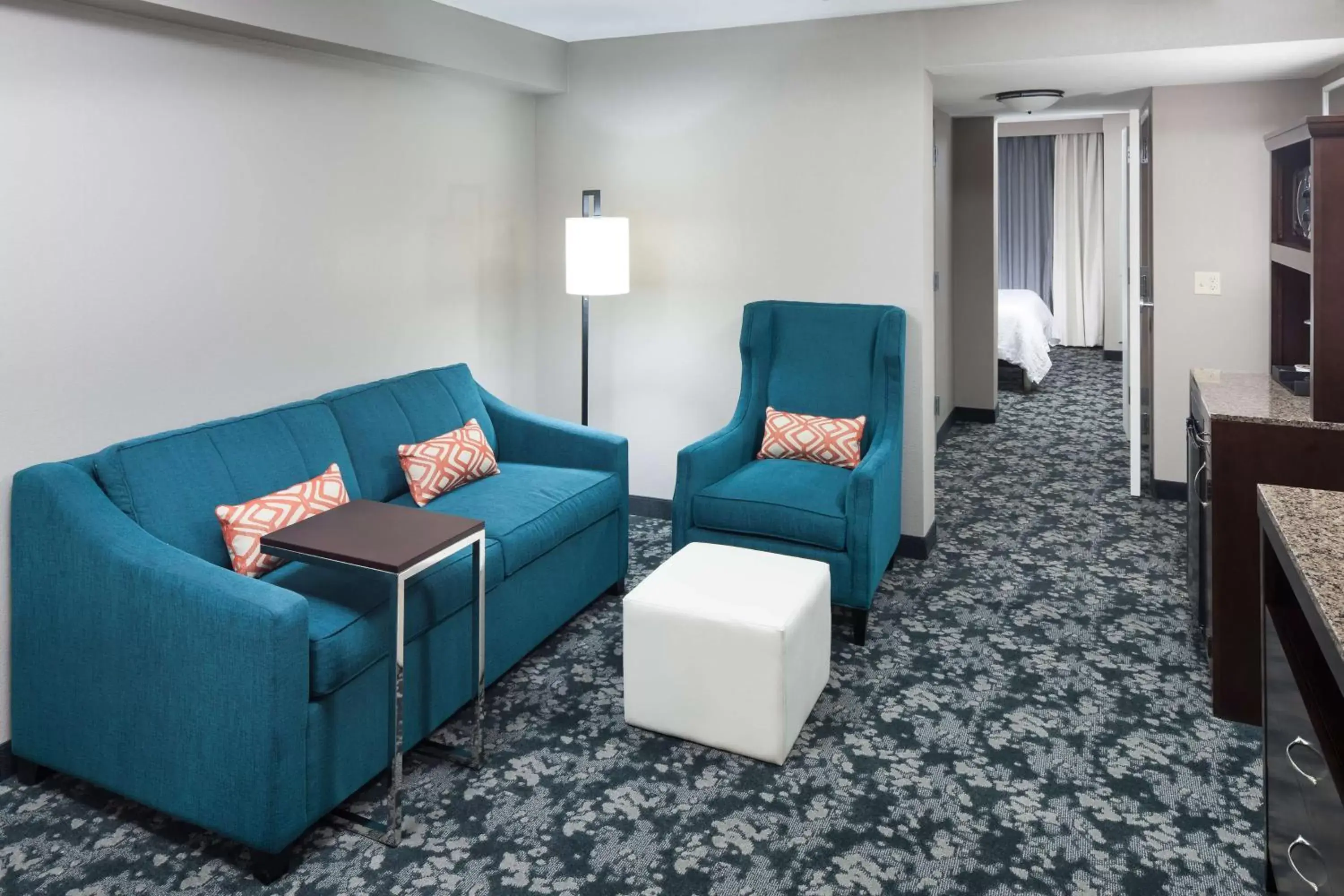 Living room, Seating Area in Hilton Garden Inn Cincinnati/Mason