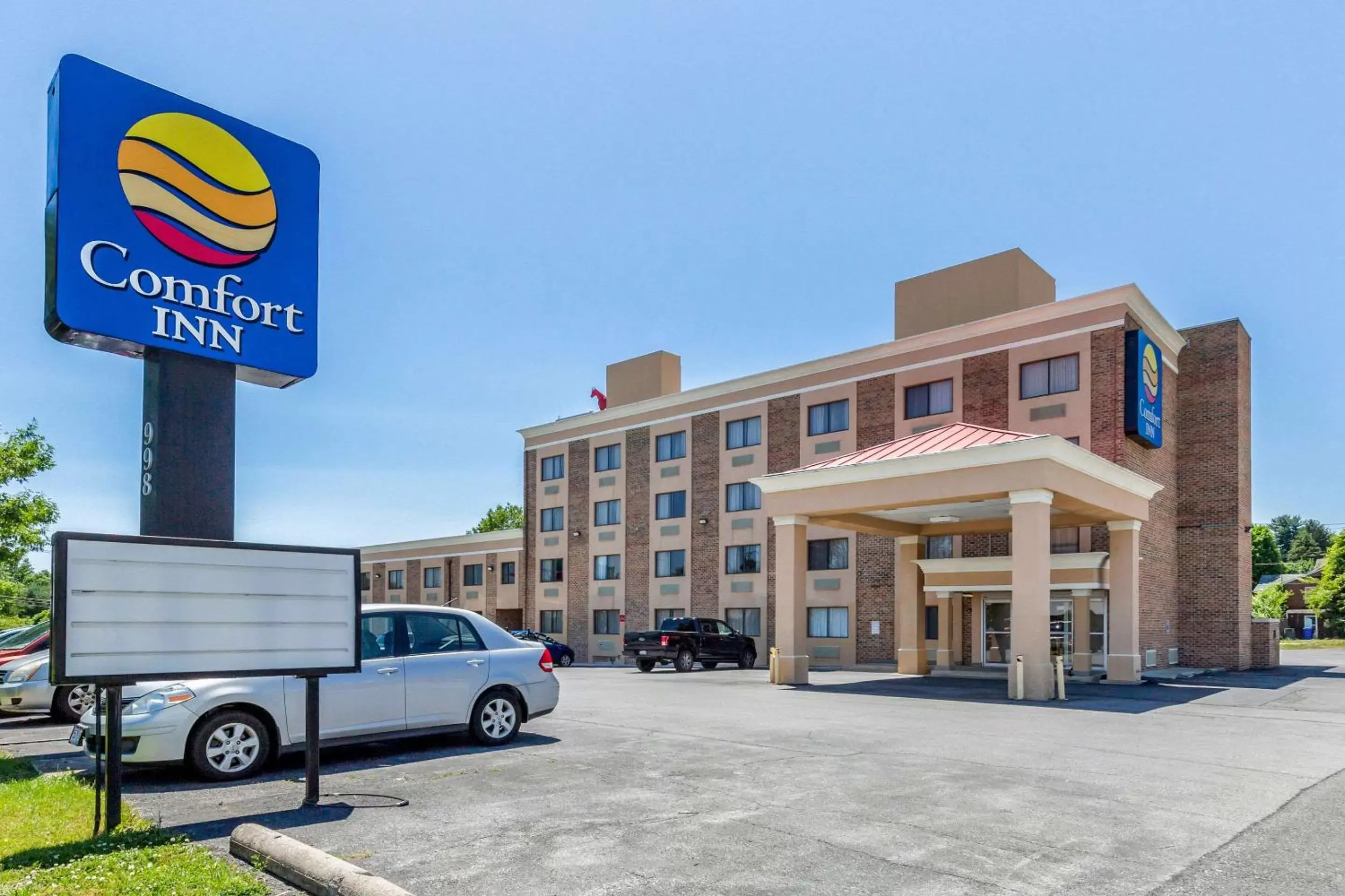 Property building in Comfort Inn Red Horse Frederick