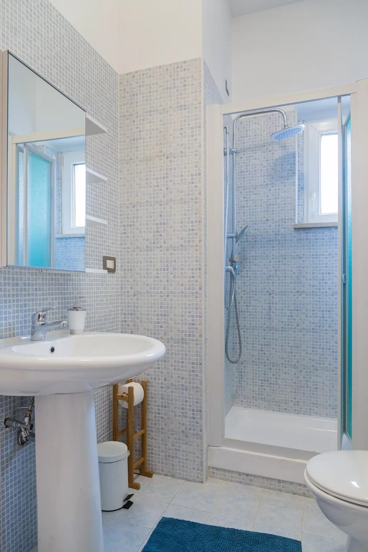 Shower in Donna Gina