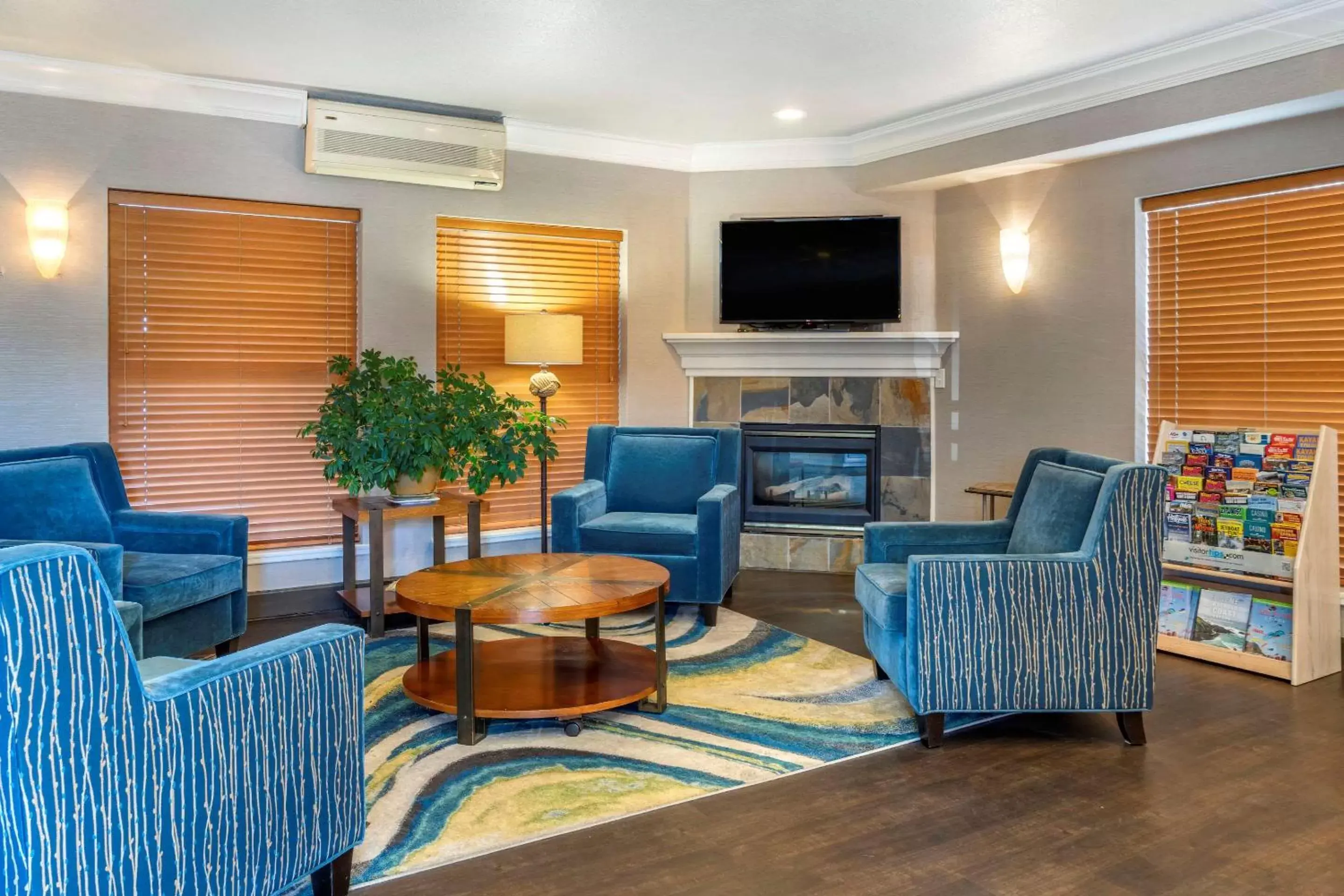 Lobby or reception, Seating Area in Elizabeth Oceanfront Suites, Ascend Hotel Collection