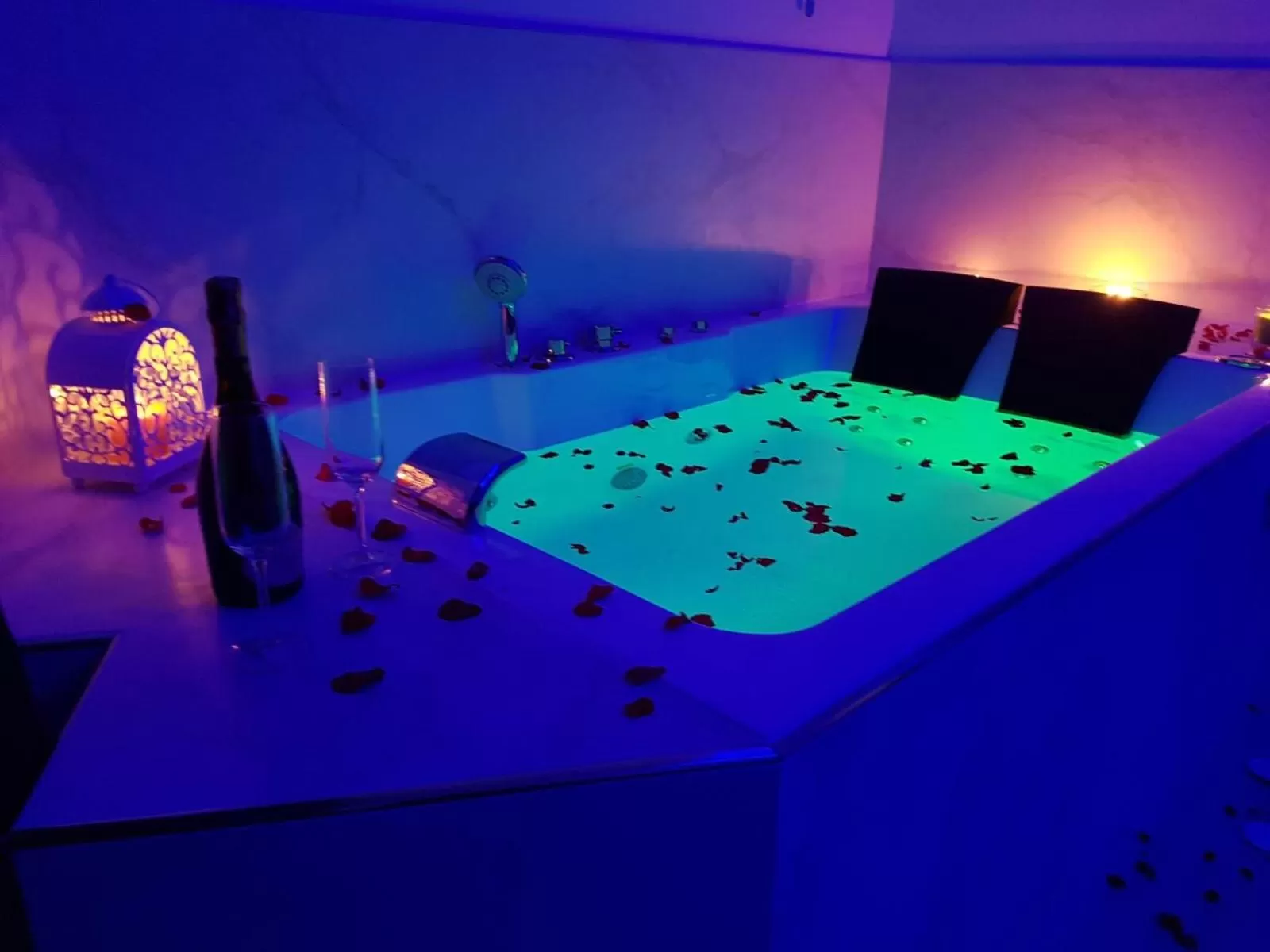 Hot Tub in Escape Luxury Suite - CA Domus Collection