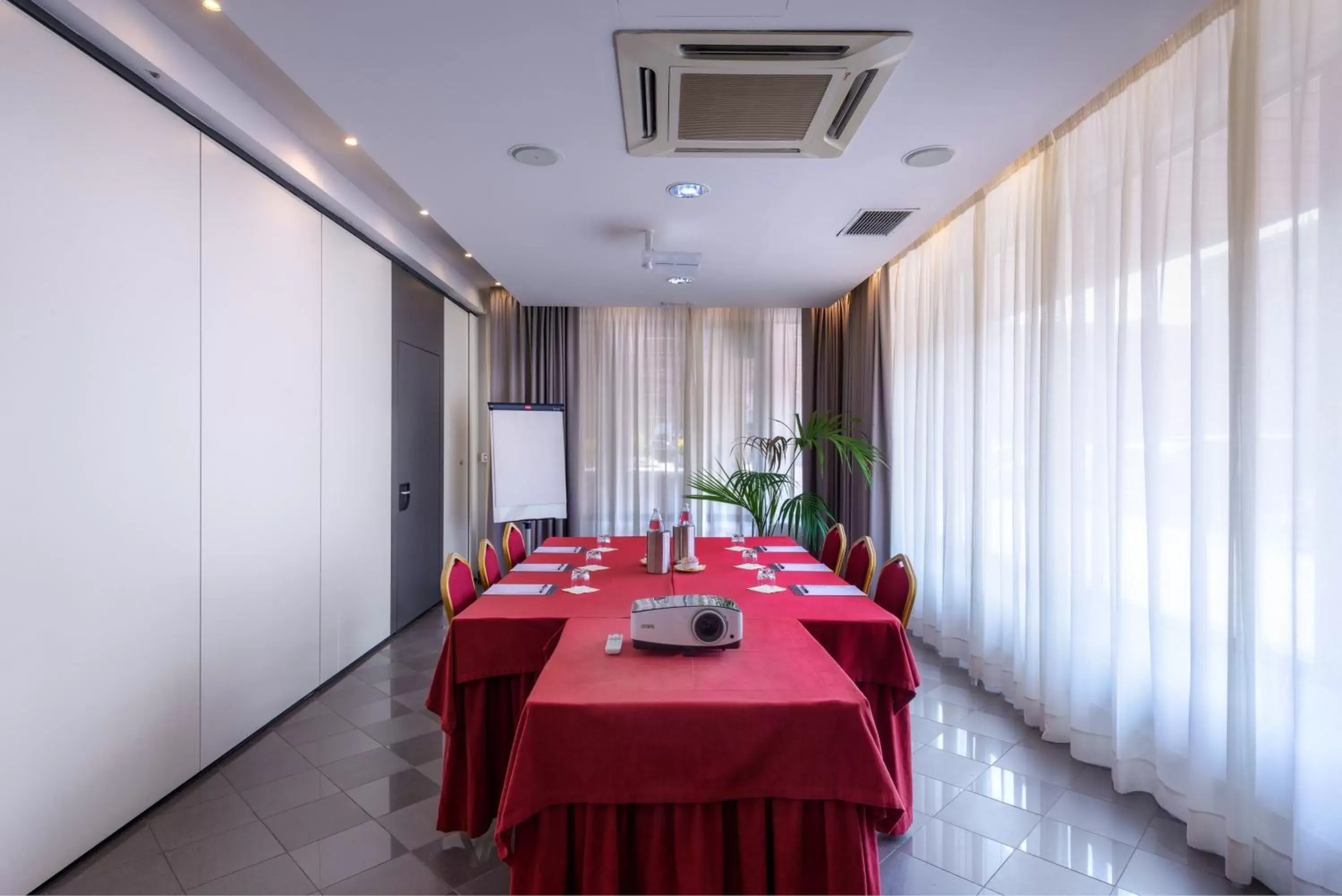 Meeting/conference room in iH Hotels Bologna Amadeus