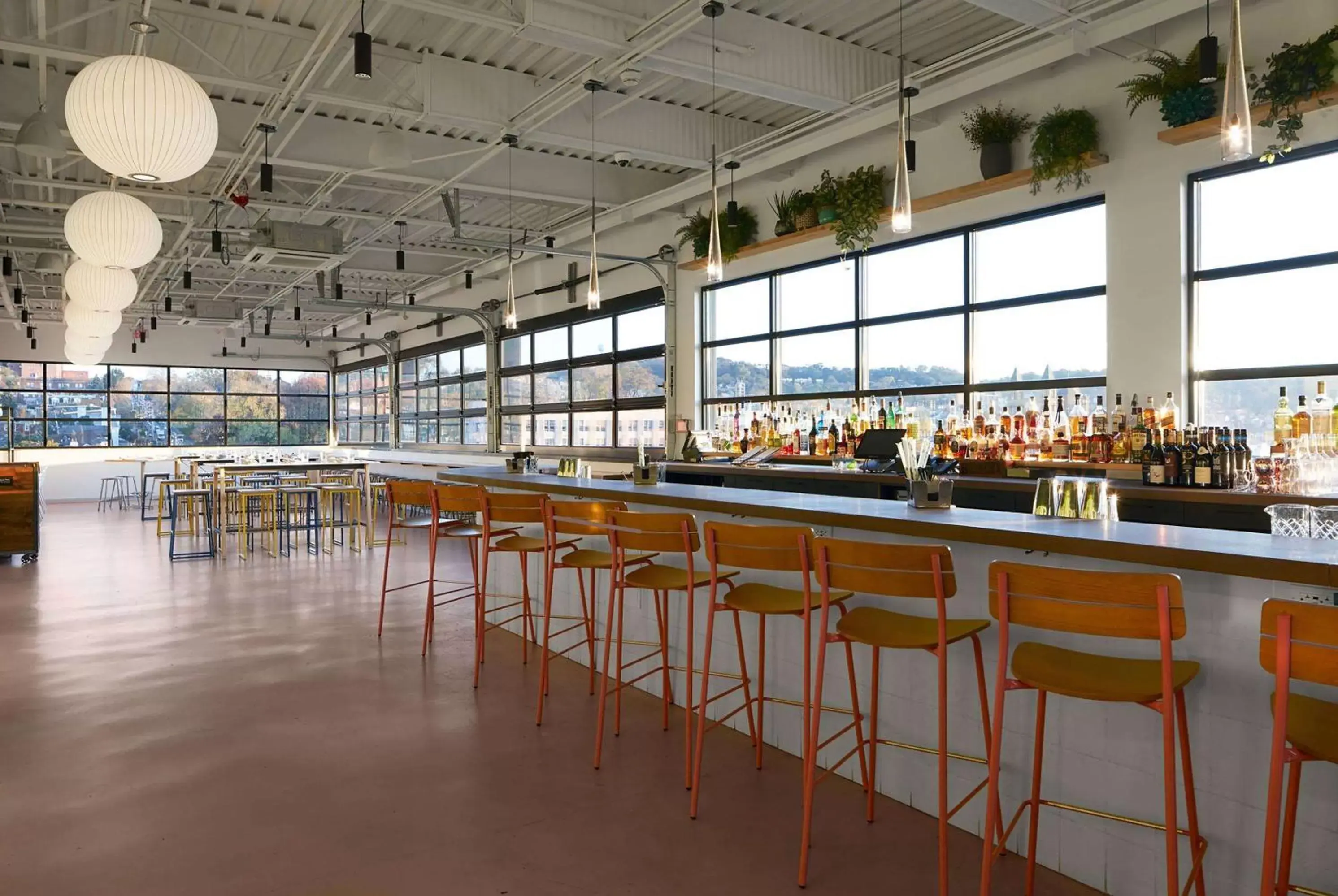 Lounge or bar in TRYP by Wyndham Pittsburgh/Lawrenceville Lounge or bar in TRYP by Wyndham Pittsburgh/Lawrenceville