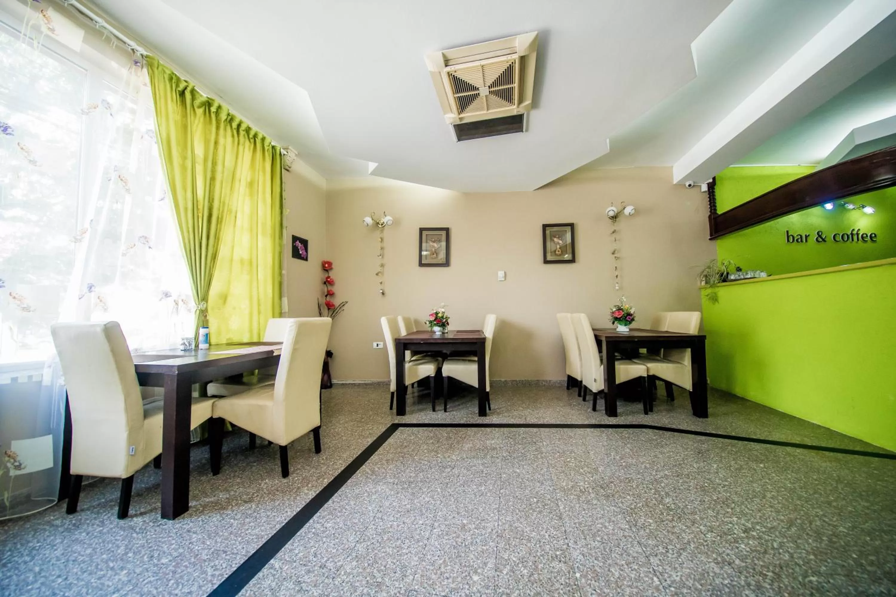 Breakfast, Restaurant/Places to Eat in Hotel Darosy