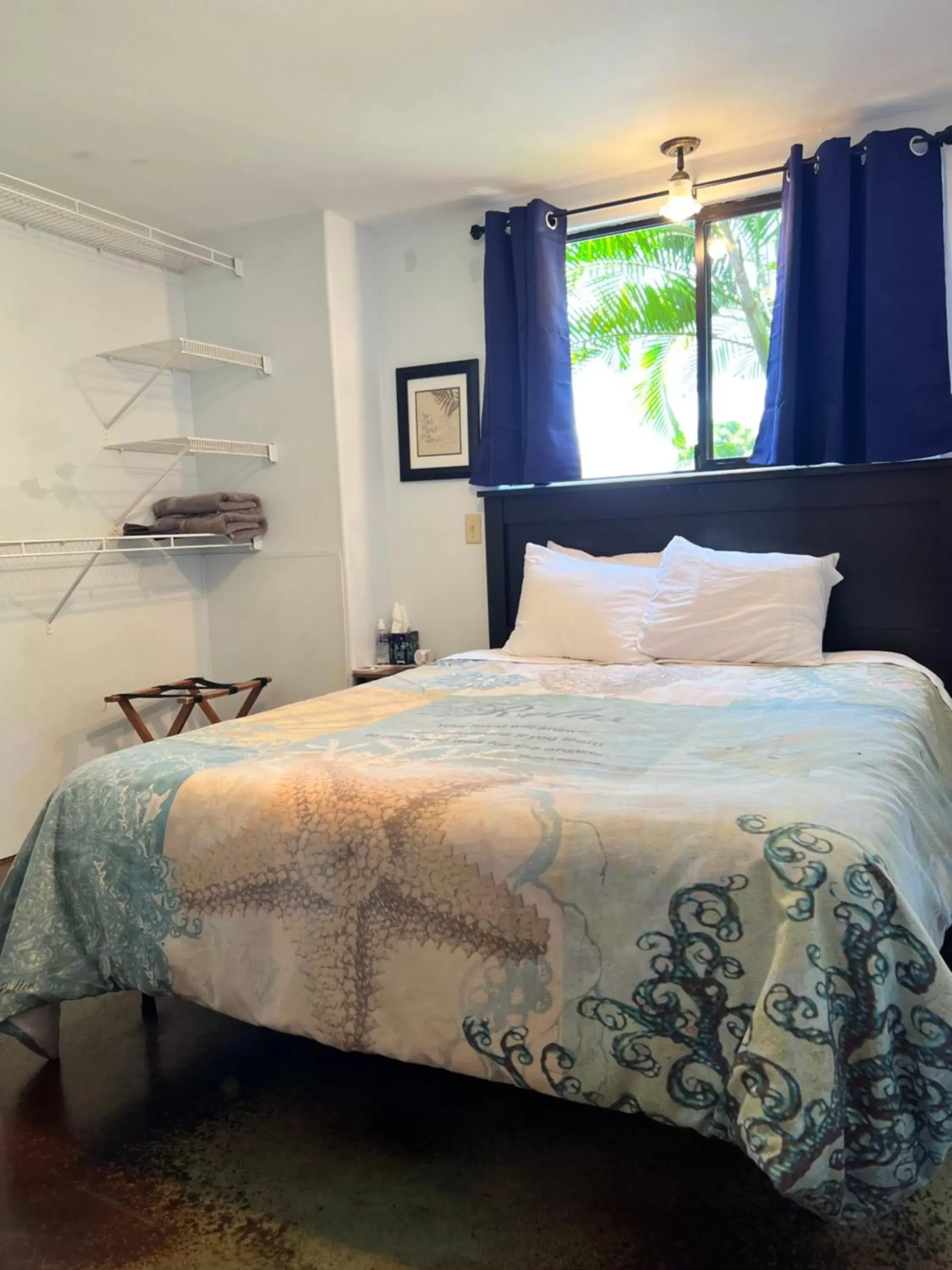 Queen Room in God's Peace of Maui Queen Room in God's Peace of Maui