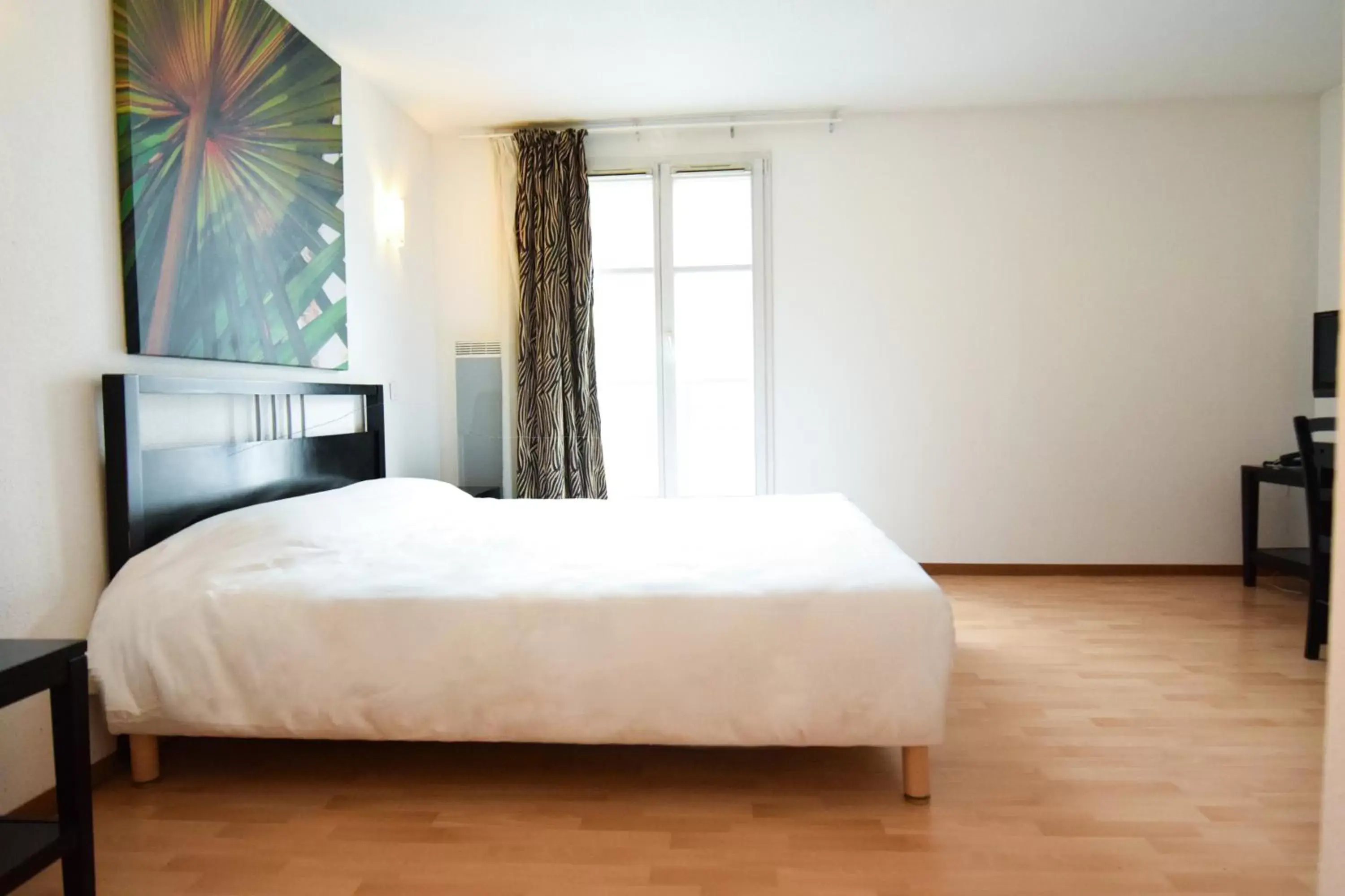 Photo of the whole room, Bed in Residhotel Mulhouse Centre