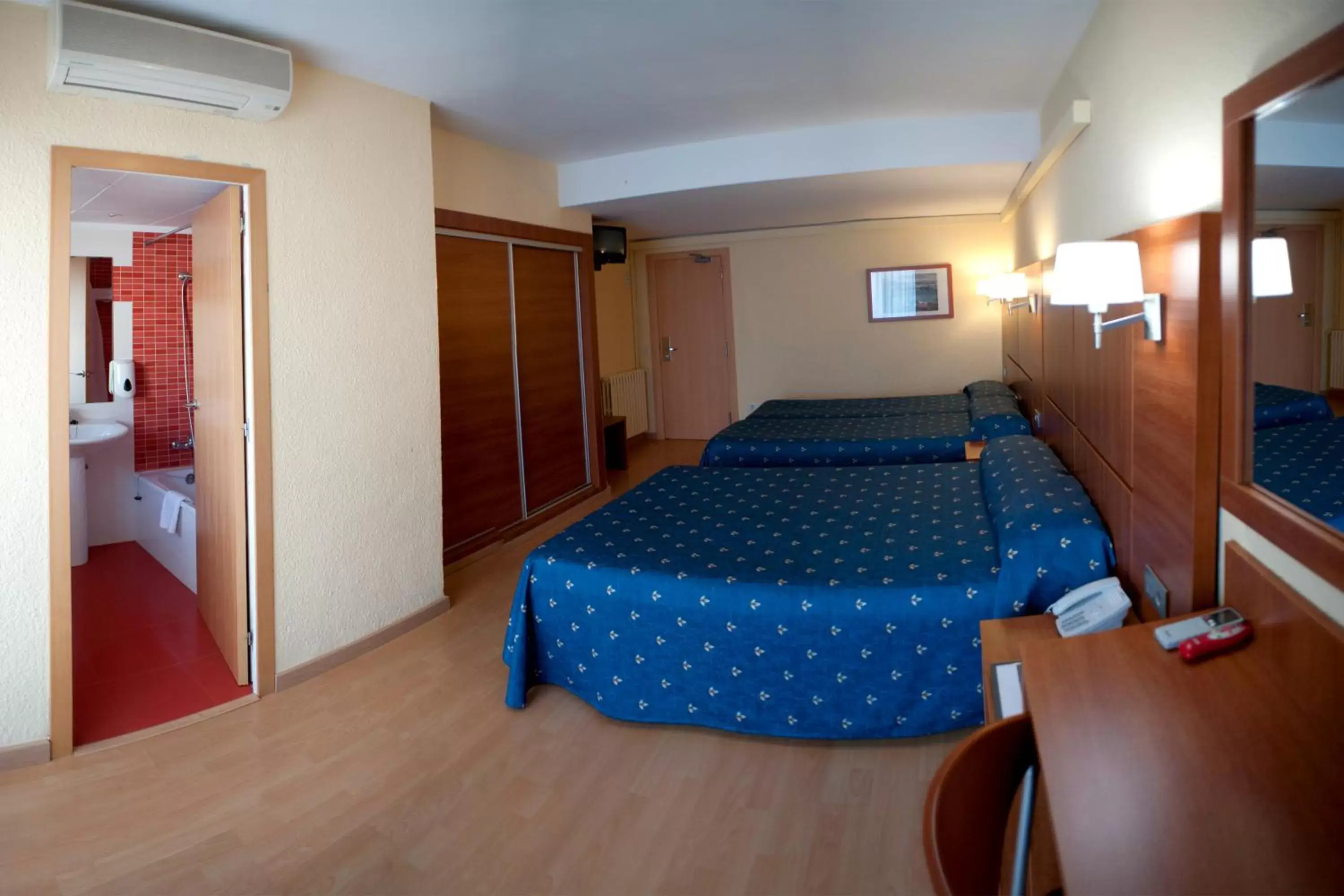 Bedroom, Bed in Hotel Maria del Mar