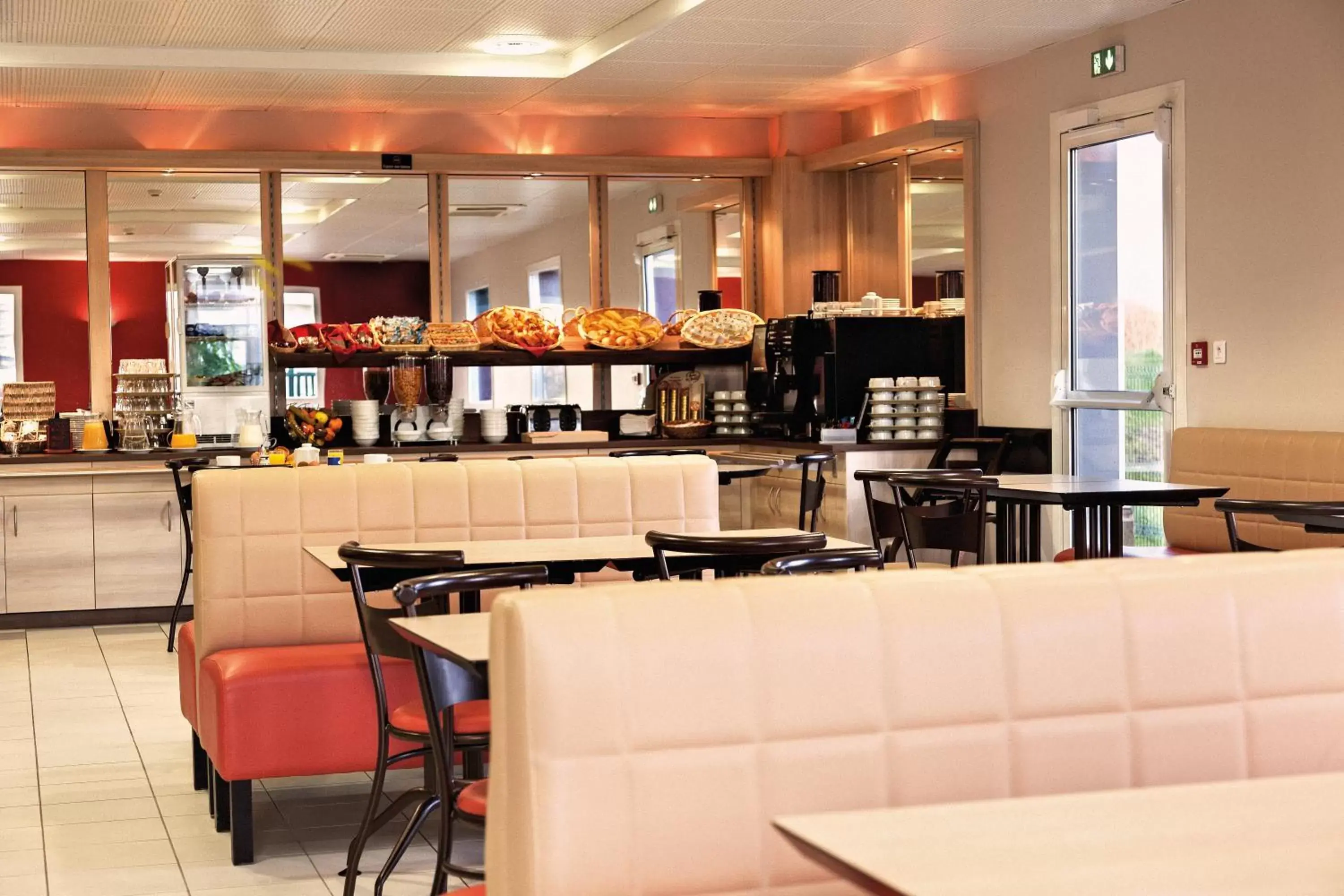 Continental breakfast, Restaurant/Places to Eat in Ace Hotel Poitiers