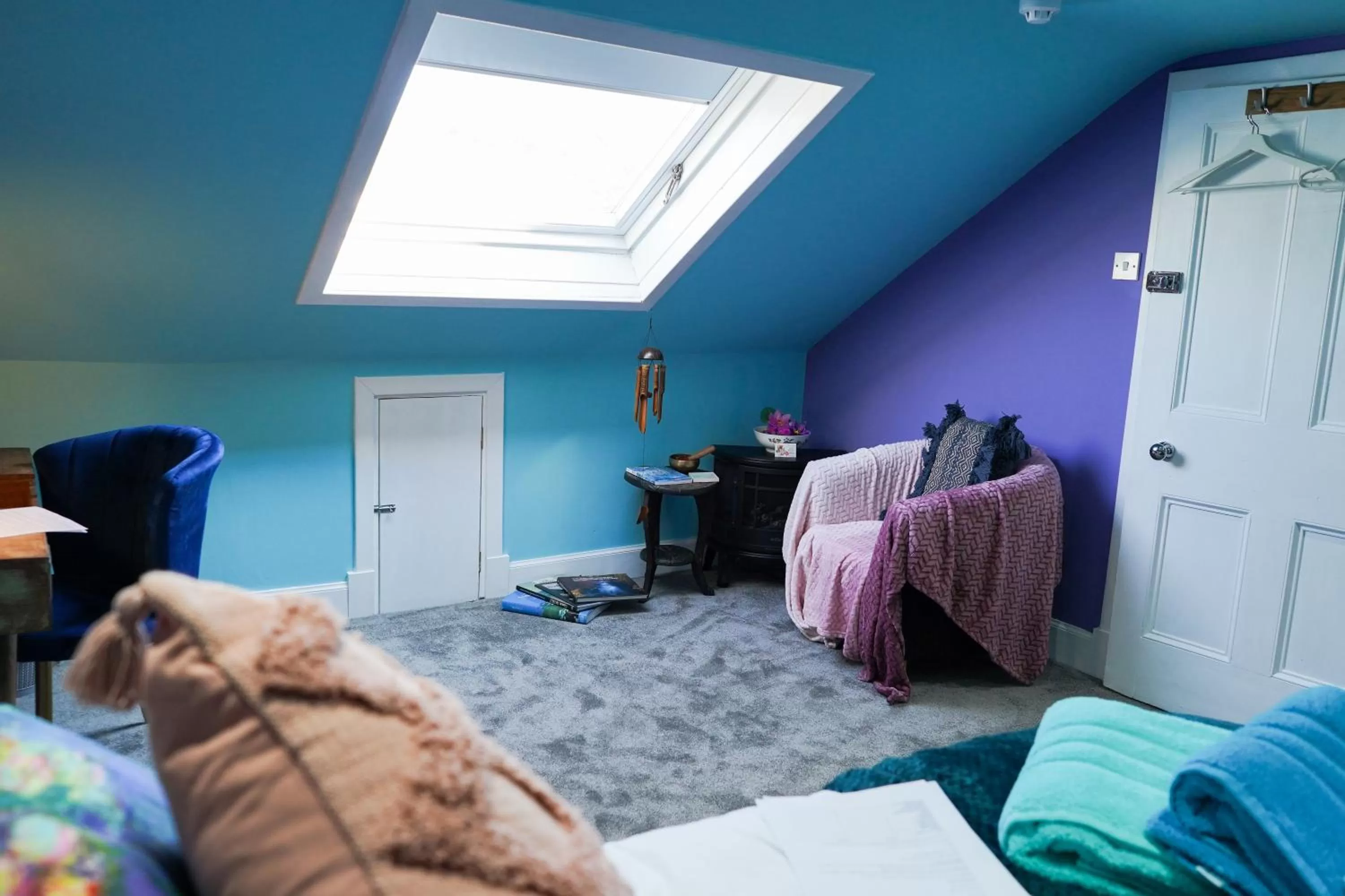 Seating area, Bed in The Art Bank