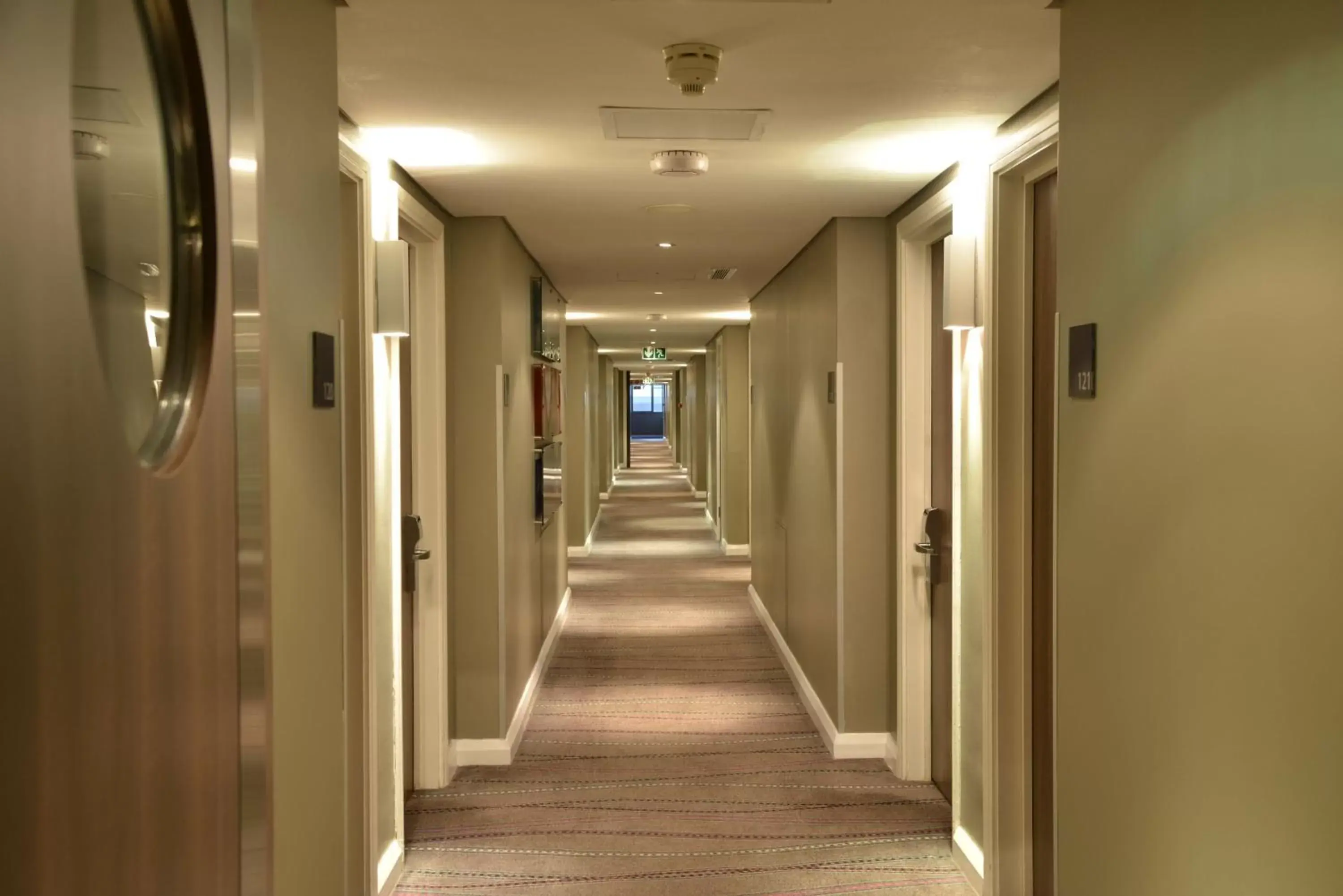 Lobby or reception in Holiday Inn Express Durban - Umhlanga, an IHG Hotel