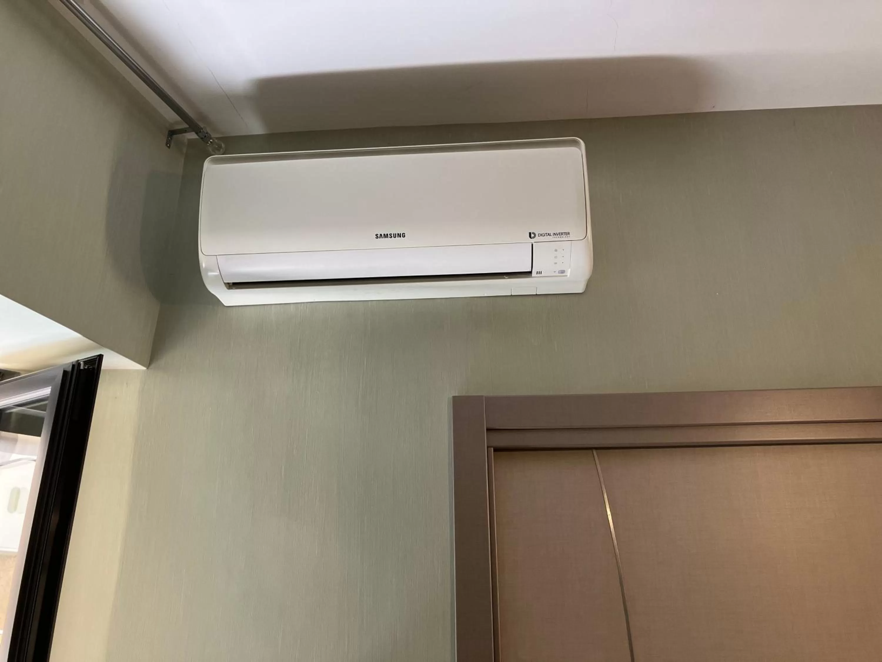 TV/Entertainment Center in Alma Megaris