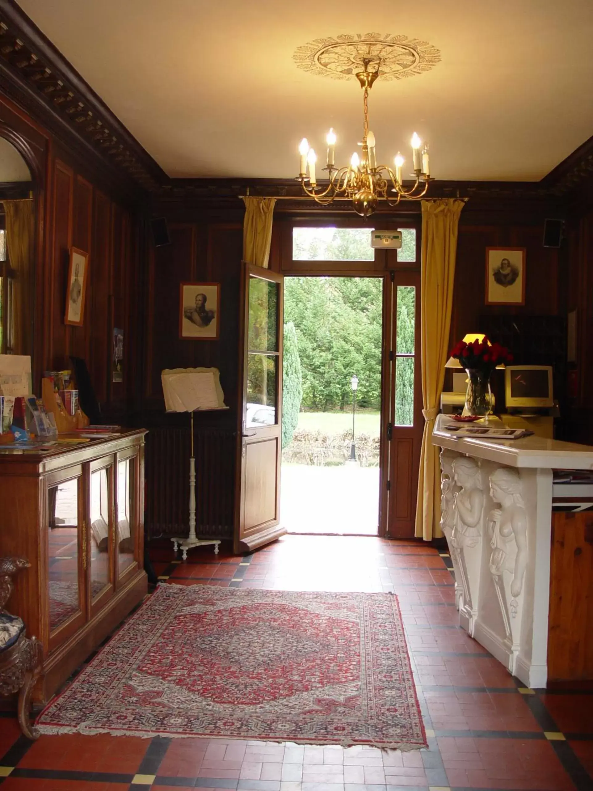 Lobby or reception in Hostellerie Du Château Les Muids