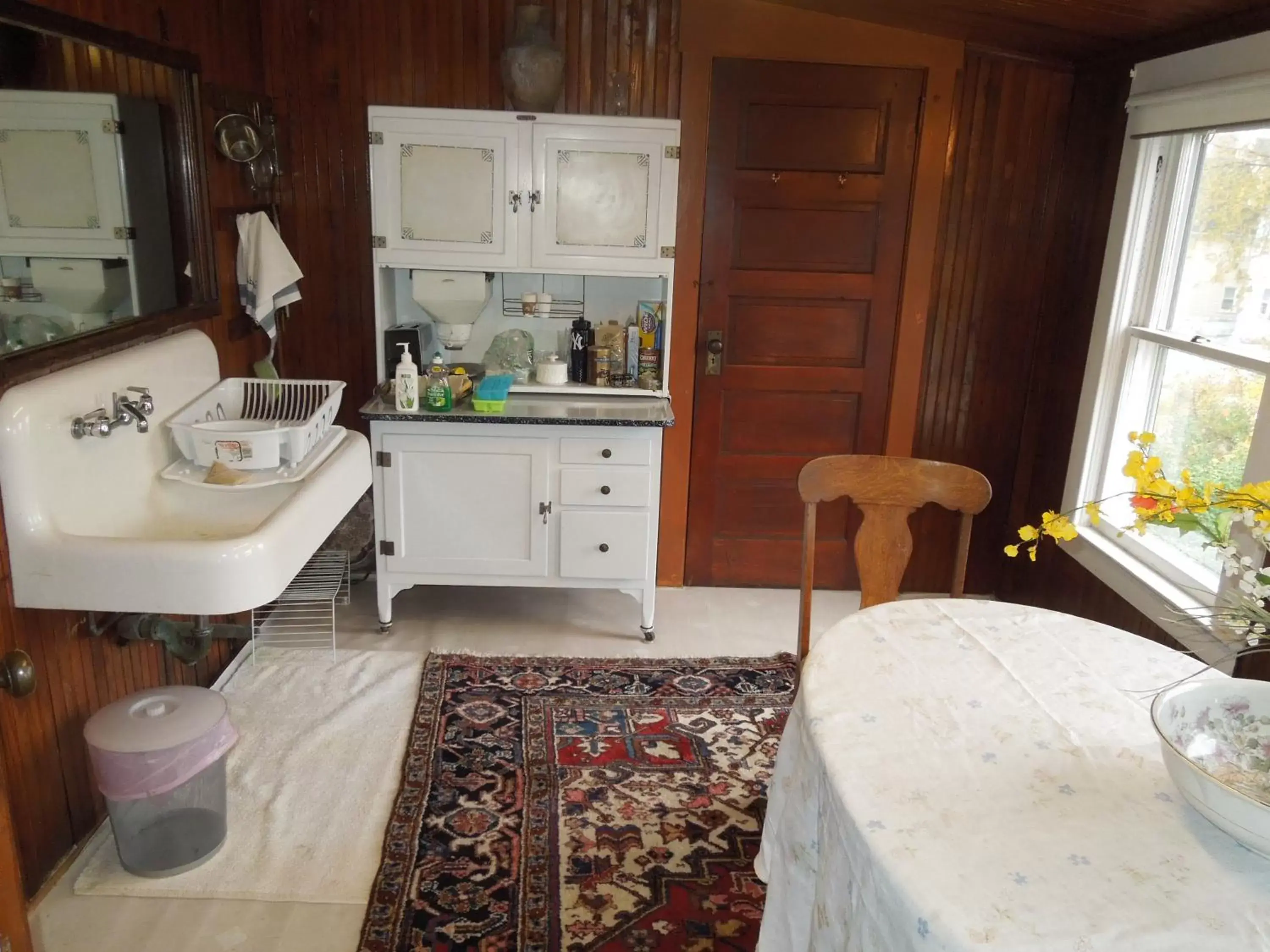 Photo of the whole room, Kitchen/Kitchenette in Victorian Bed & Breakfast of Staten Island